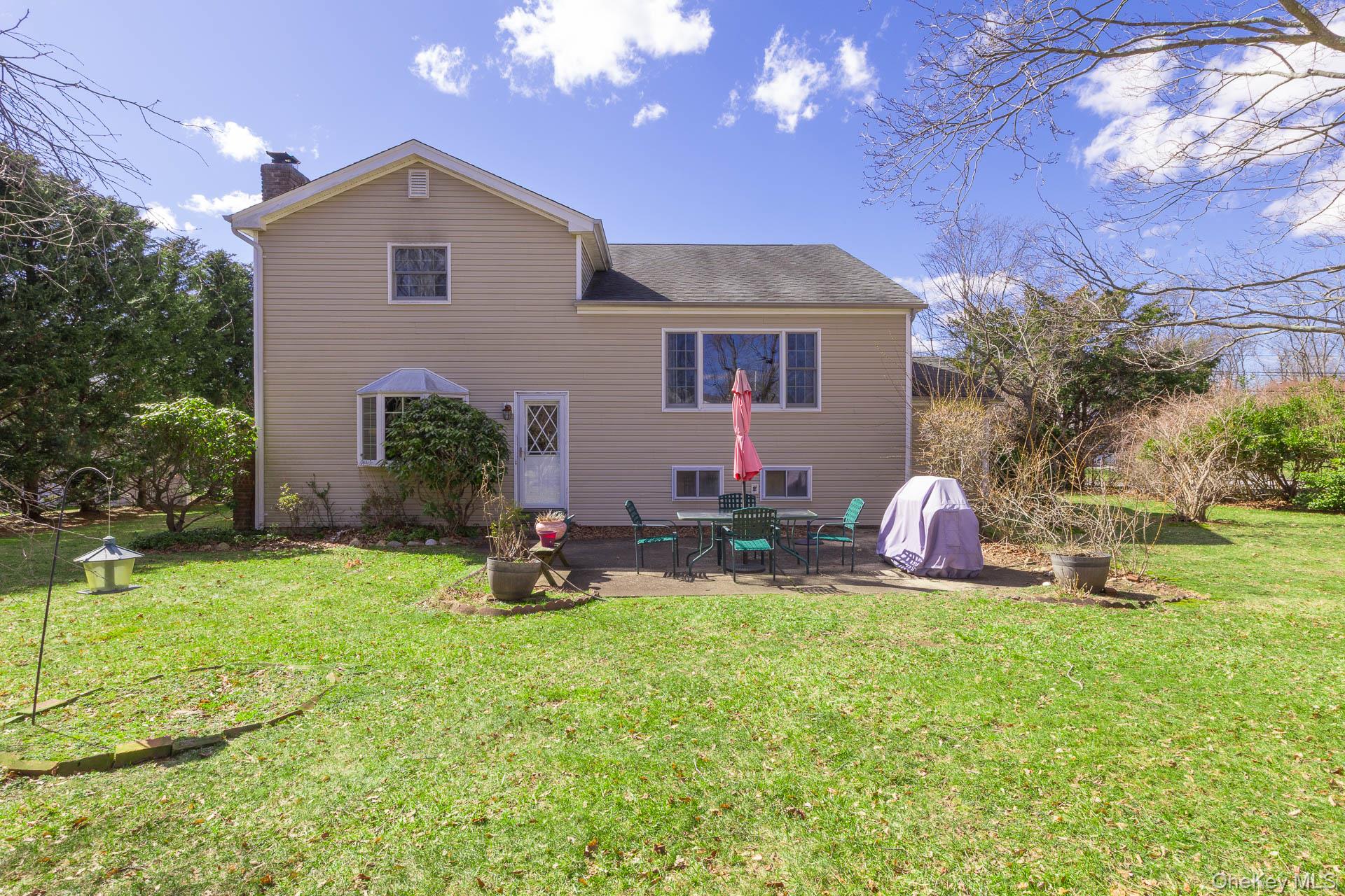 23 Village Lane, Hauppauge, NY 11788