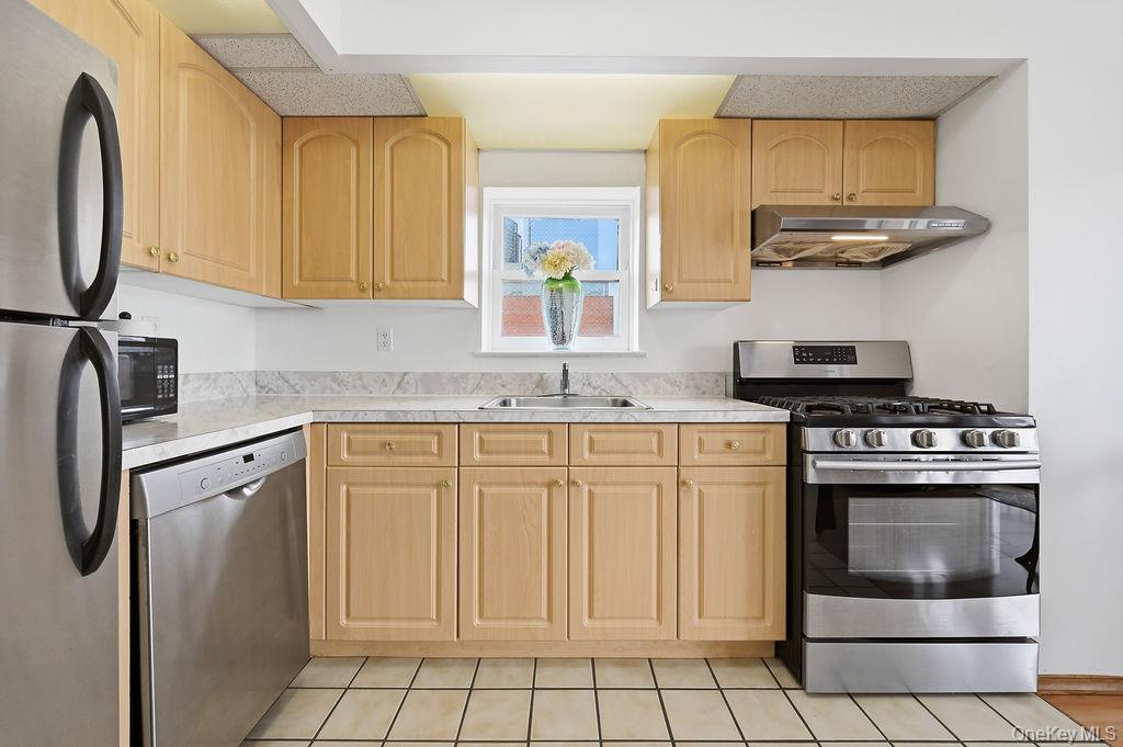 133-36 41st Road # 7F, Flushing, NY 11355