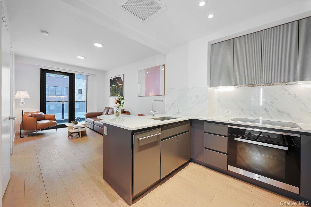 300 W 30th Street # 4F, New York (Manhattan), NY 10001