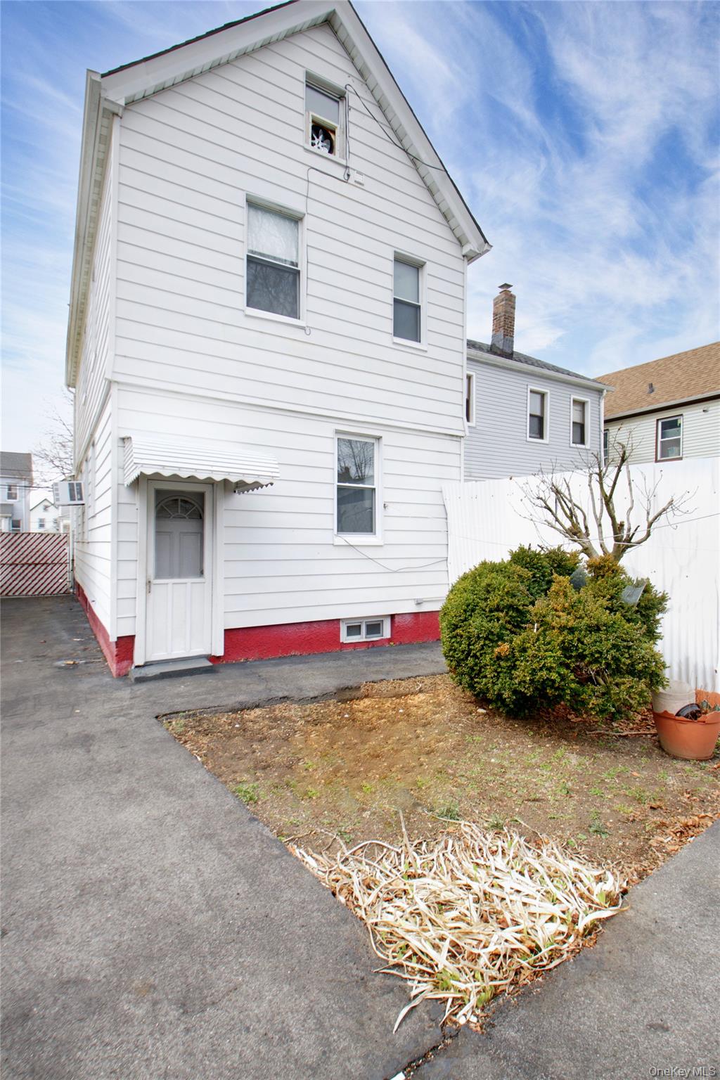 9031 204th Street, Hollis, NY 11423