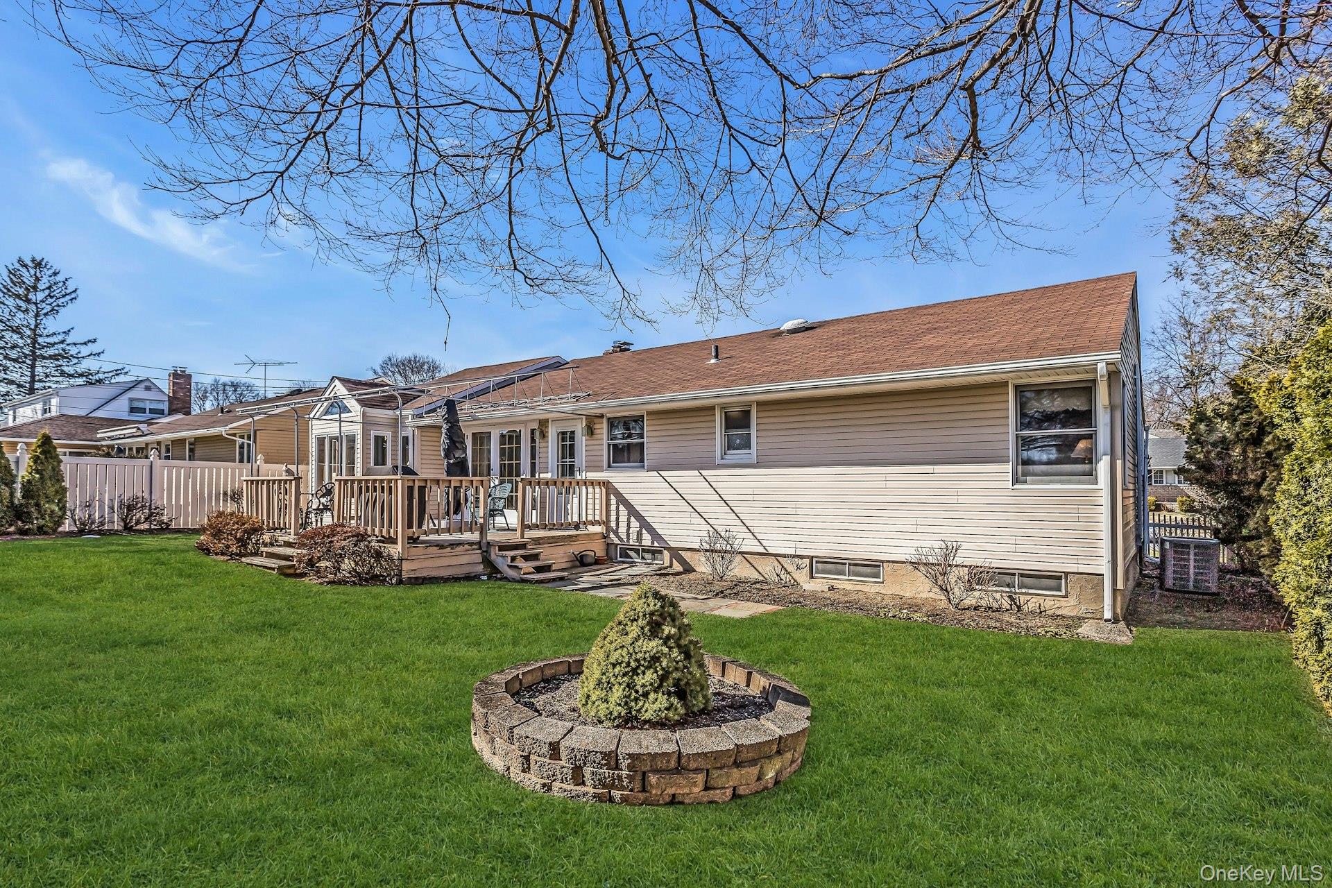 2 Nancy Court, Glen Cove, NY 11542