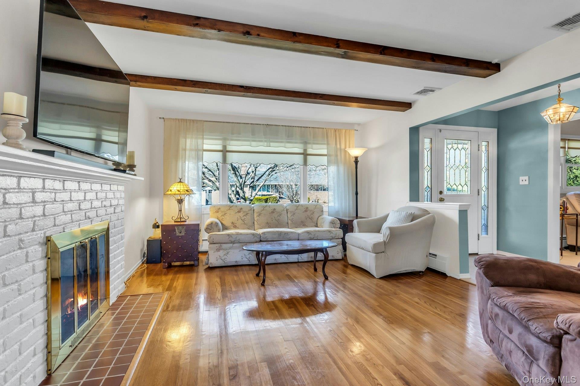 2 Nancy Court, Glen Cove, NY 11542