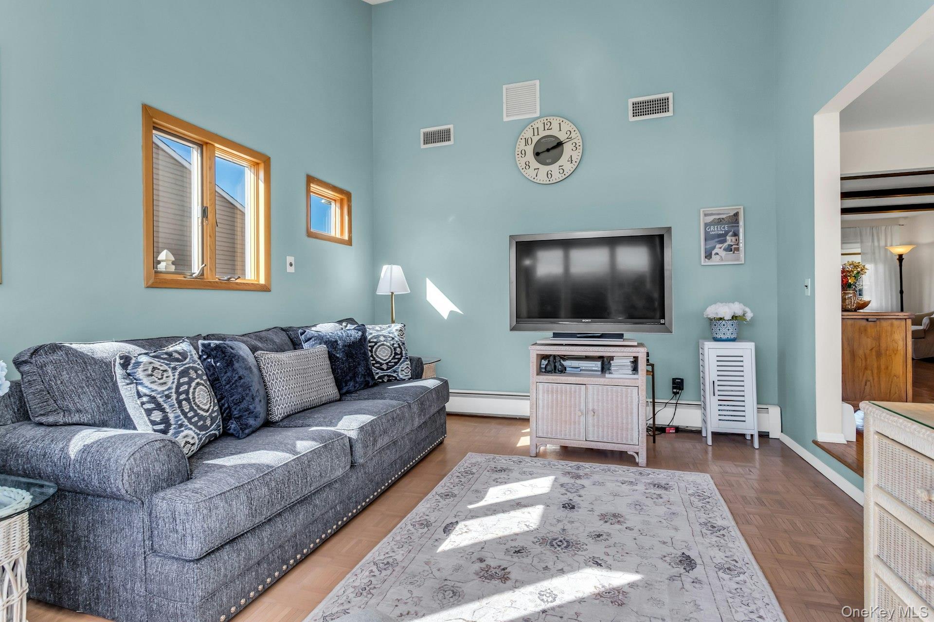 2 Nancy Court, Glen Cove, NY 11542