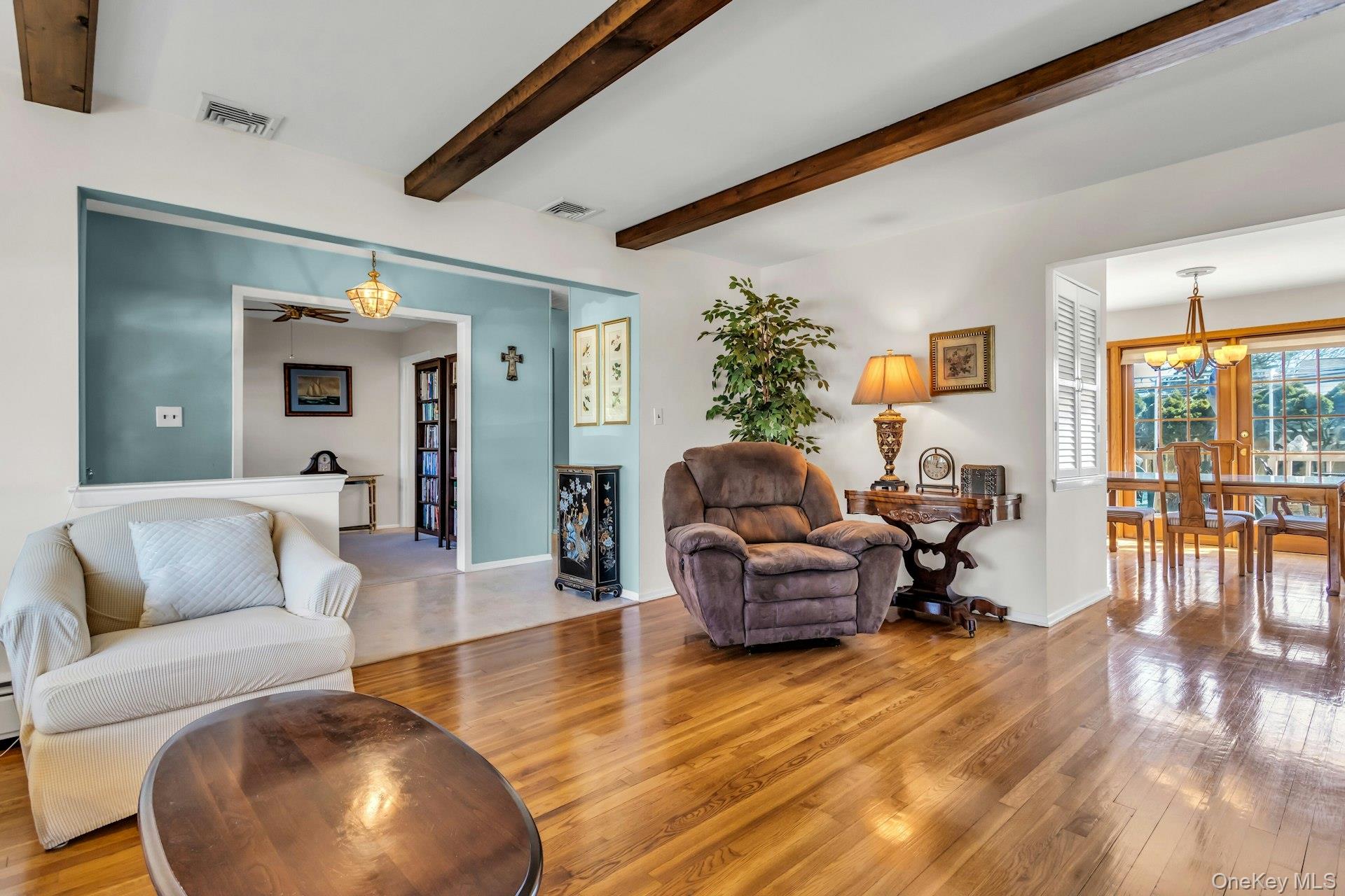 2 Nancy Court, Glen Cove, NY 11542