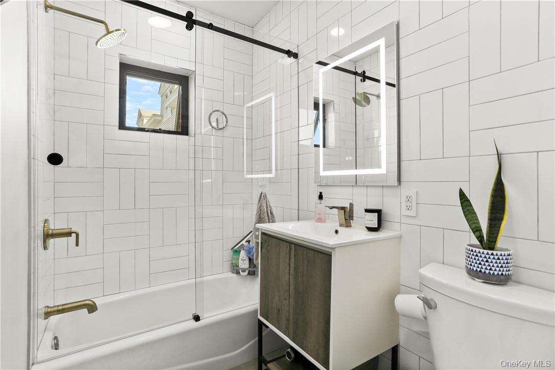 81 Rochelle Street, Bronx, NY 10464