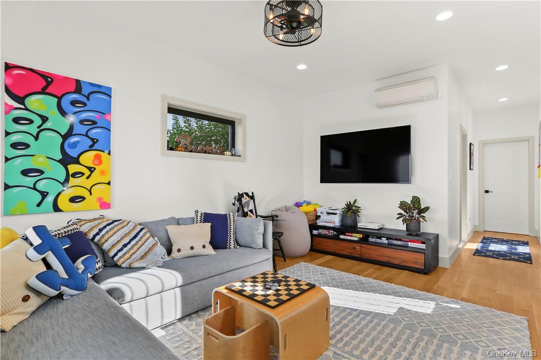 81 Rochelle Street, Bronx, NY 10464