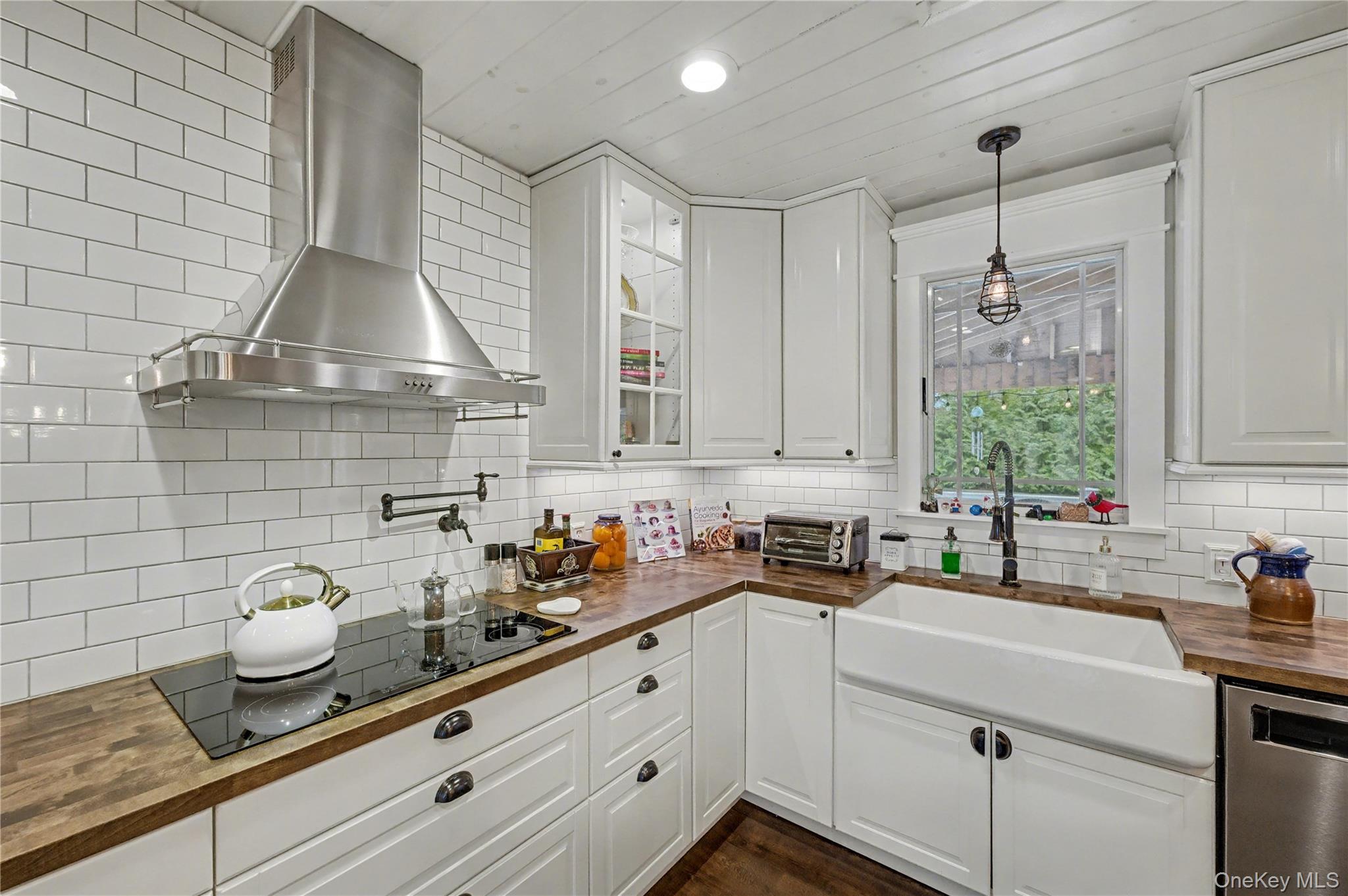 9 Boxwood Drive, Kings Park, NY 11754