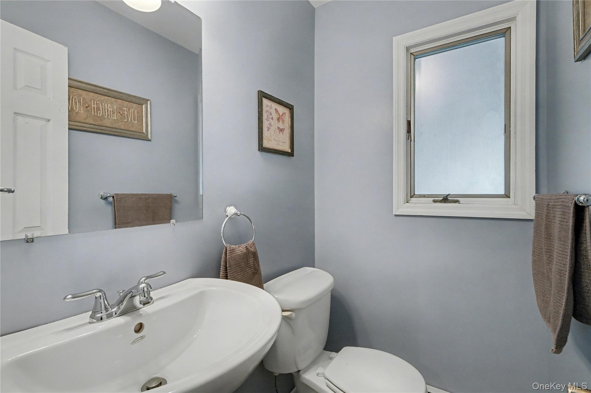 9 Boxwood Drive, Kings Park, NY 11754