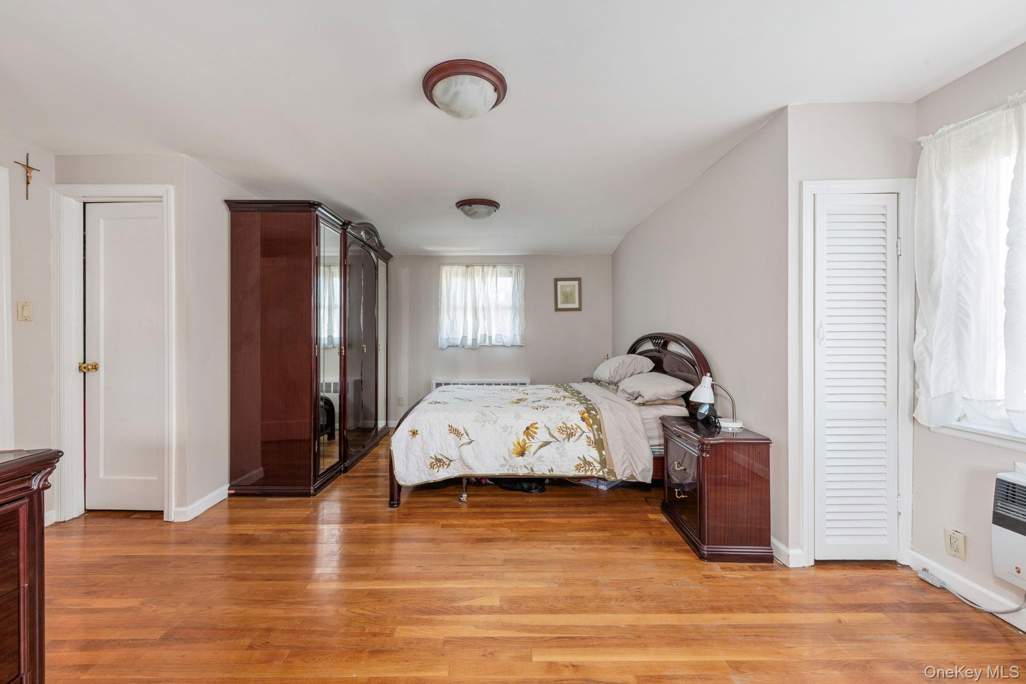 59 Pembrook Drive, Mineola, NY 11501