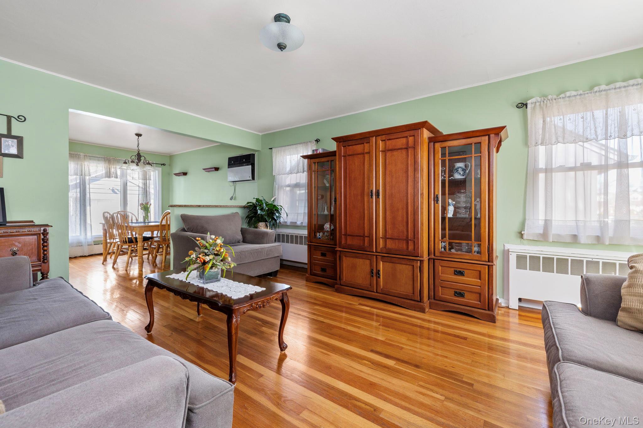 59 Pembrook Drive, Mineola, NY 11501