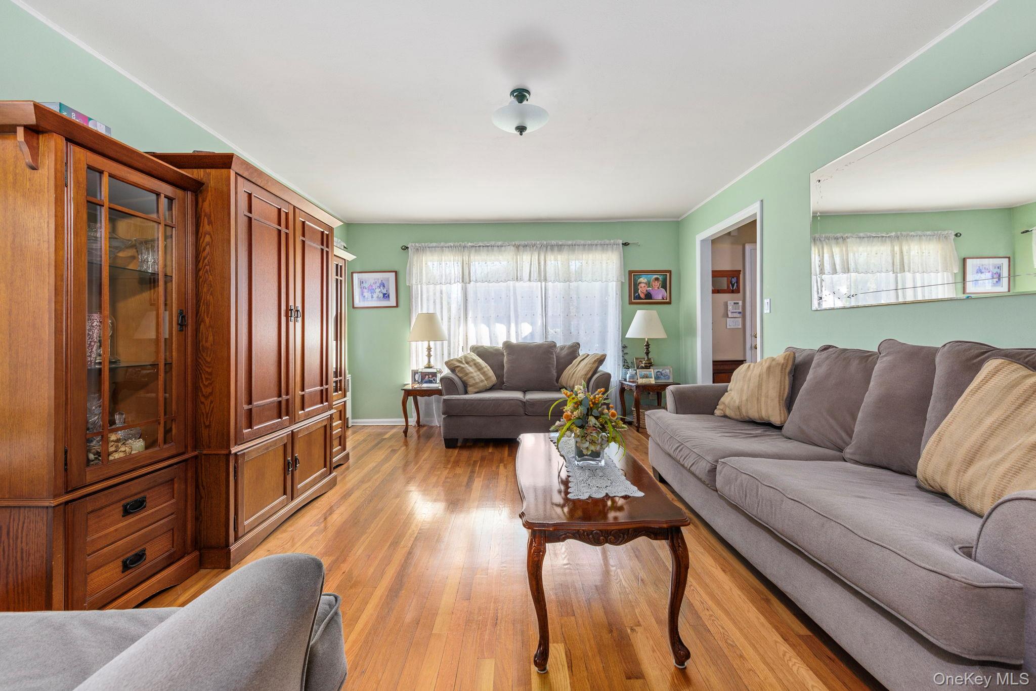 59 Pembrook Drive, Mineola, NY 11501