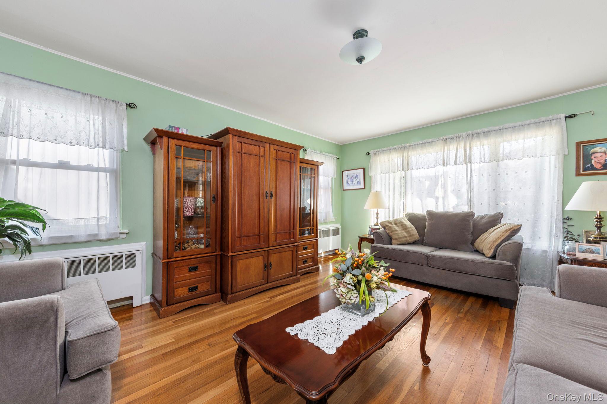 59 Pembrook Drive, Mineola, NY 11501