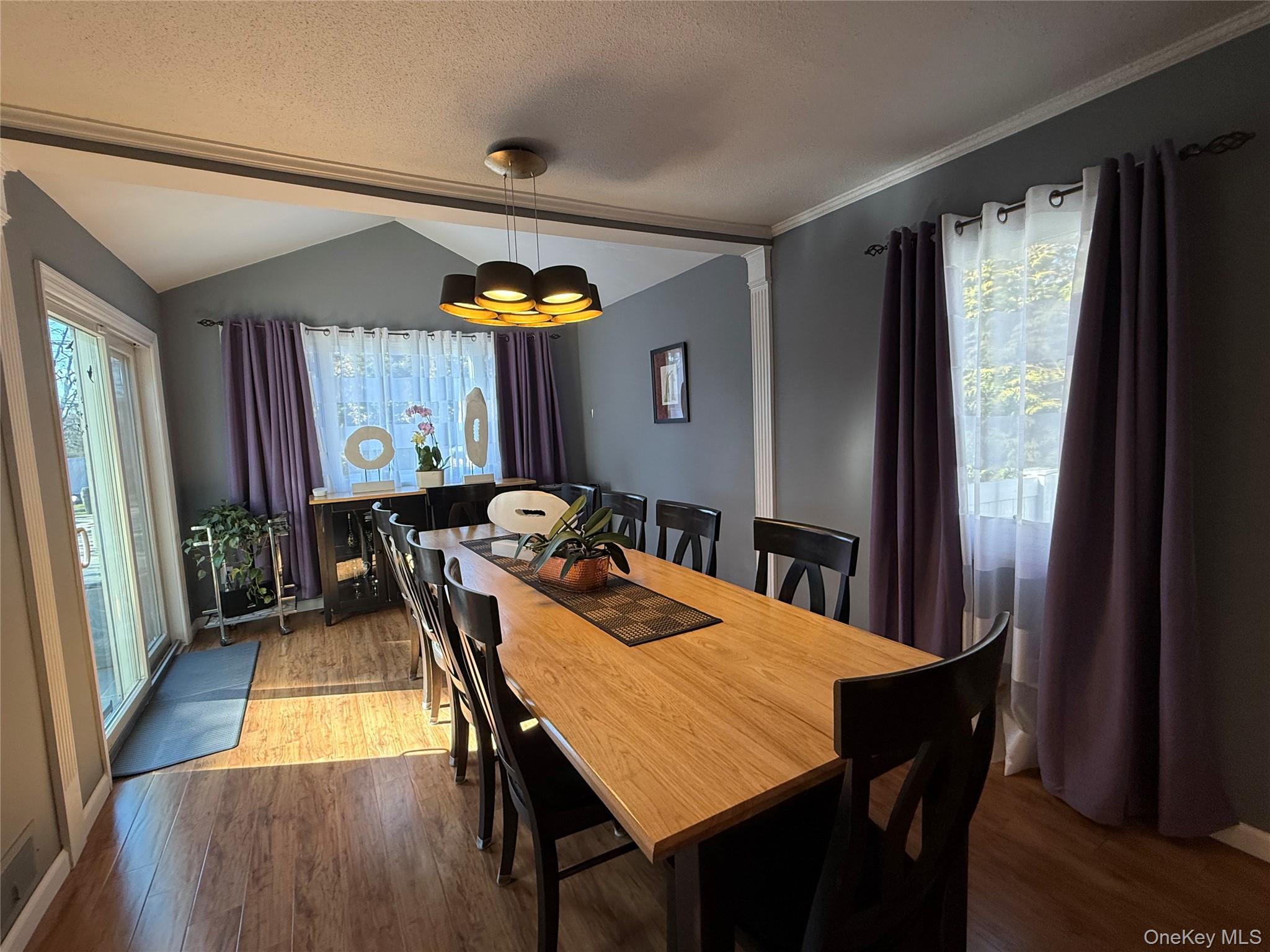 14 Townsend Place, Syosset, NY 11791