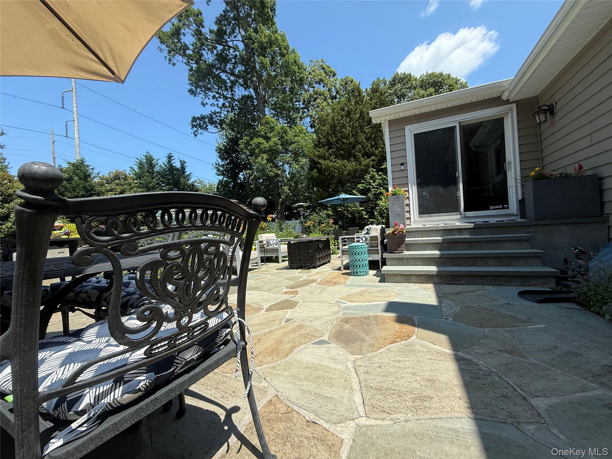 14 Townsend Place, Syosset, NY 11791