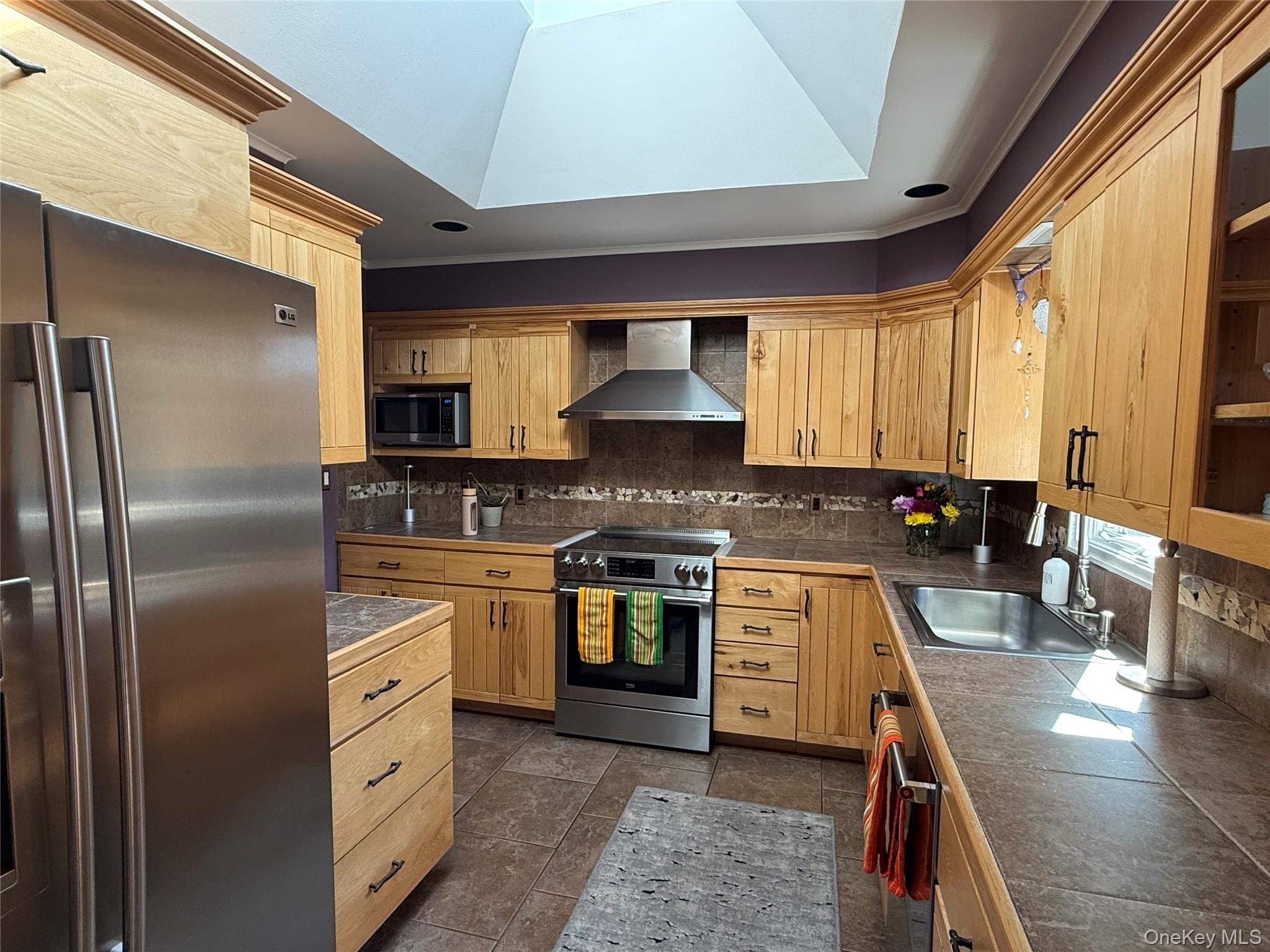 14 Townsend Place, Syosset, NY 11791