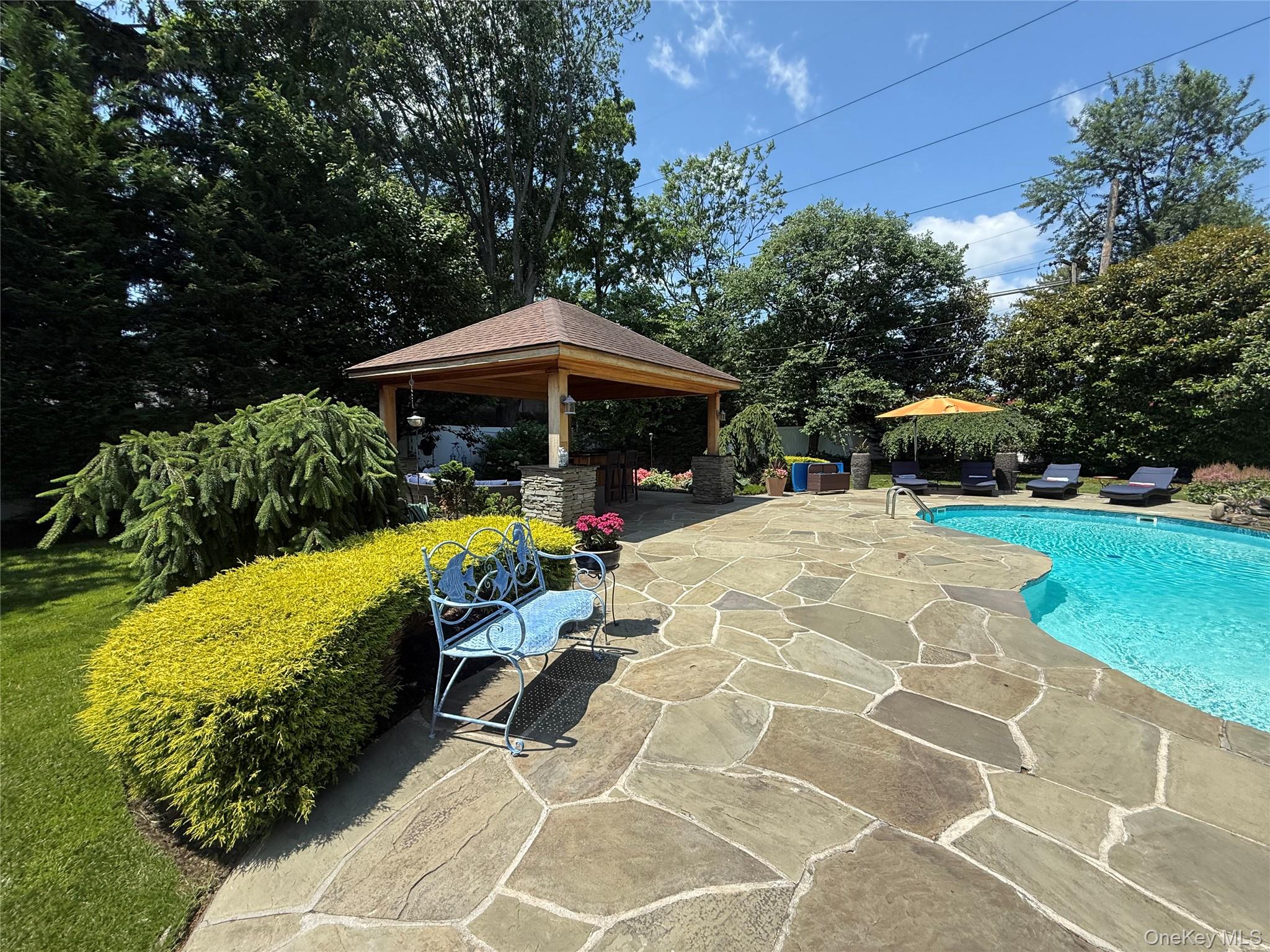 14 Townsend Place, Syosset, NY 11791