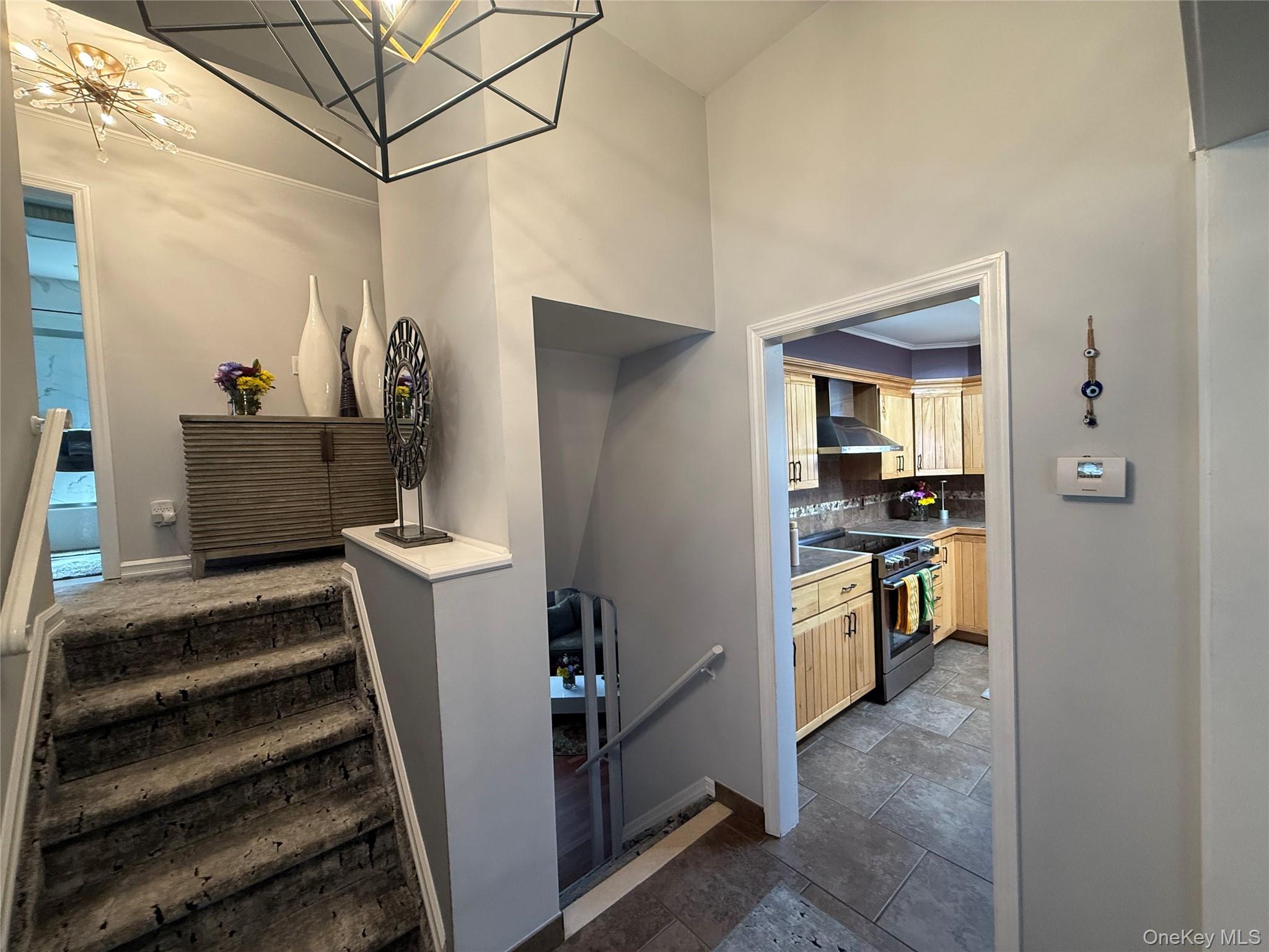 14 Townsend Place, Syosset, NY 11791