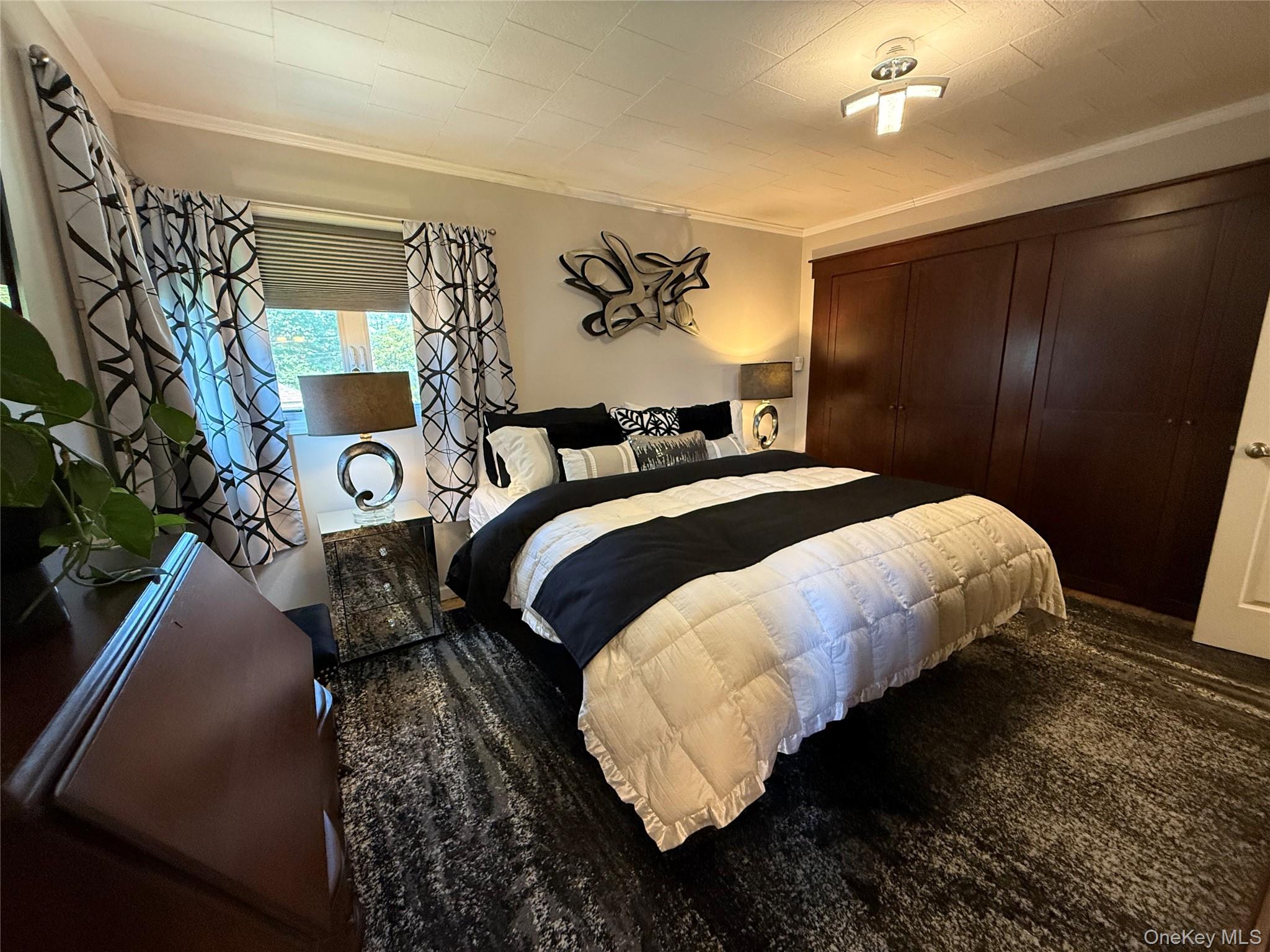 14 Townsend Place, Syosset, NY 11791