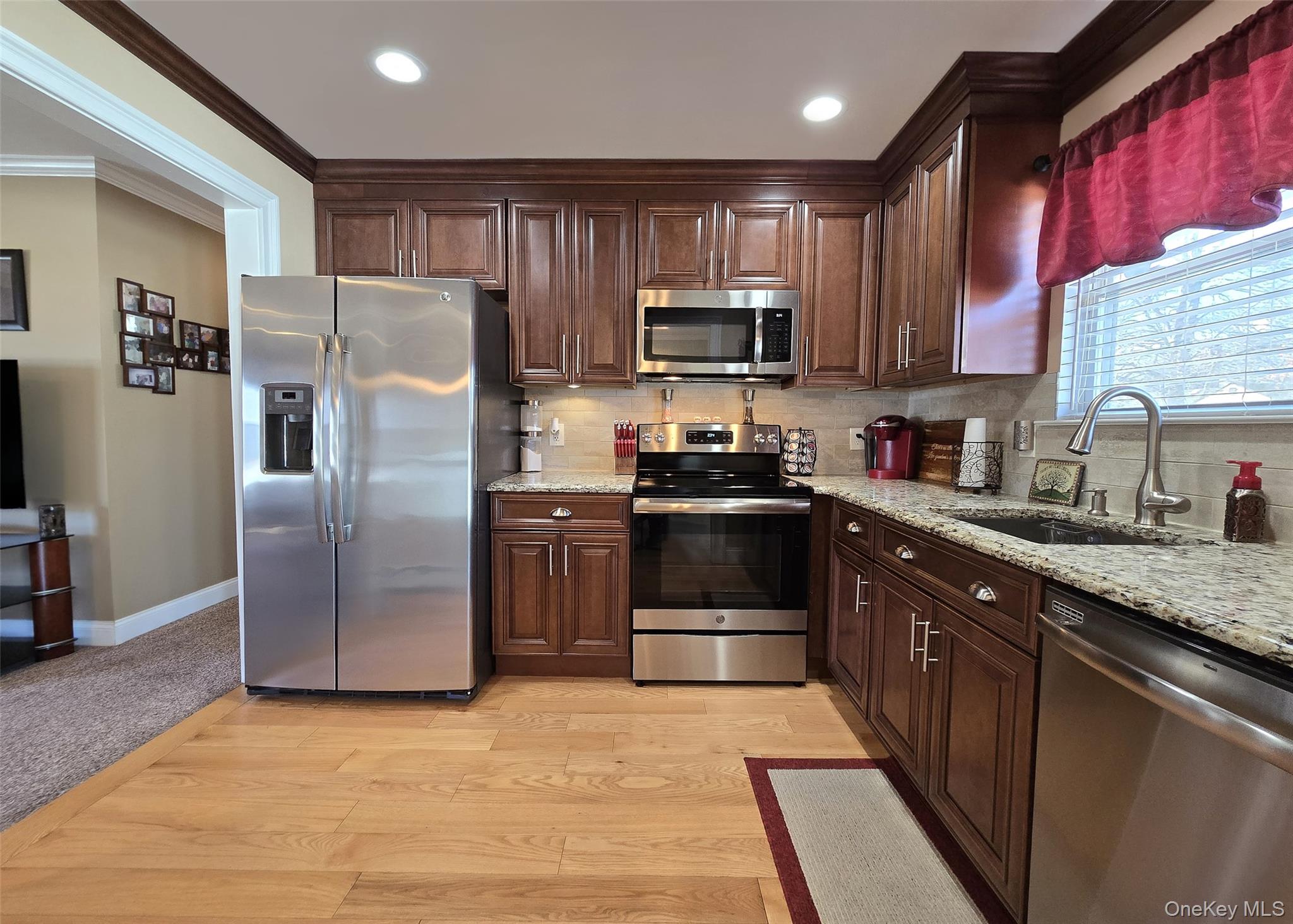 31 Stanley Drive, Shirley, NY 11967