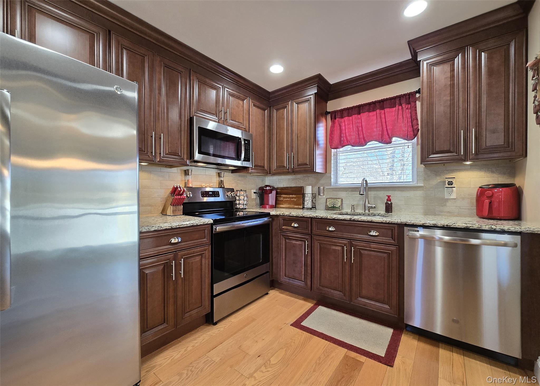 31 Stanley Drive, Shirley, NY 11967