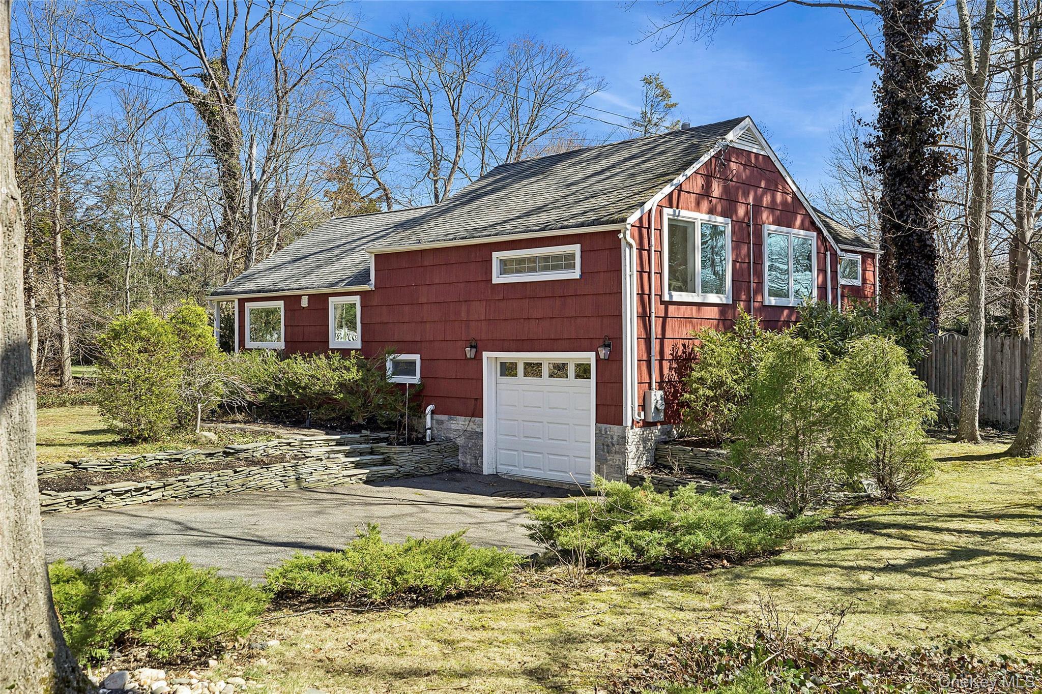 14 Suydam Drive, Melville, NY 11747