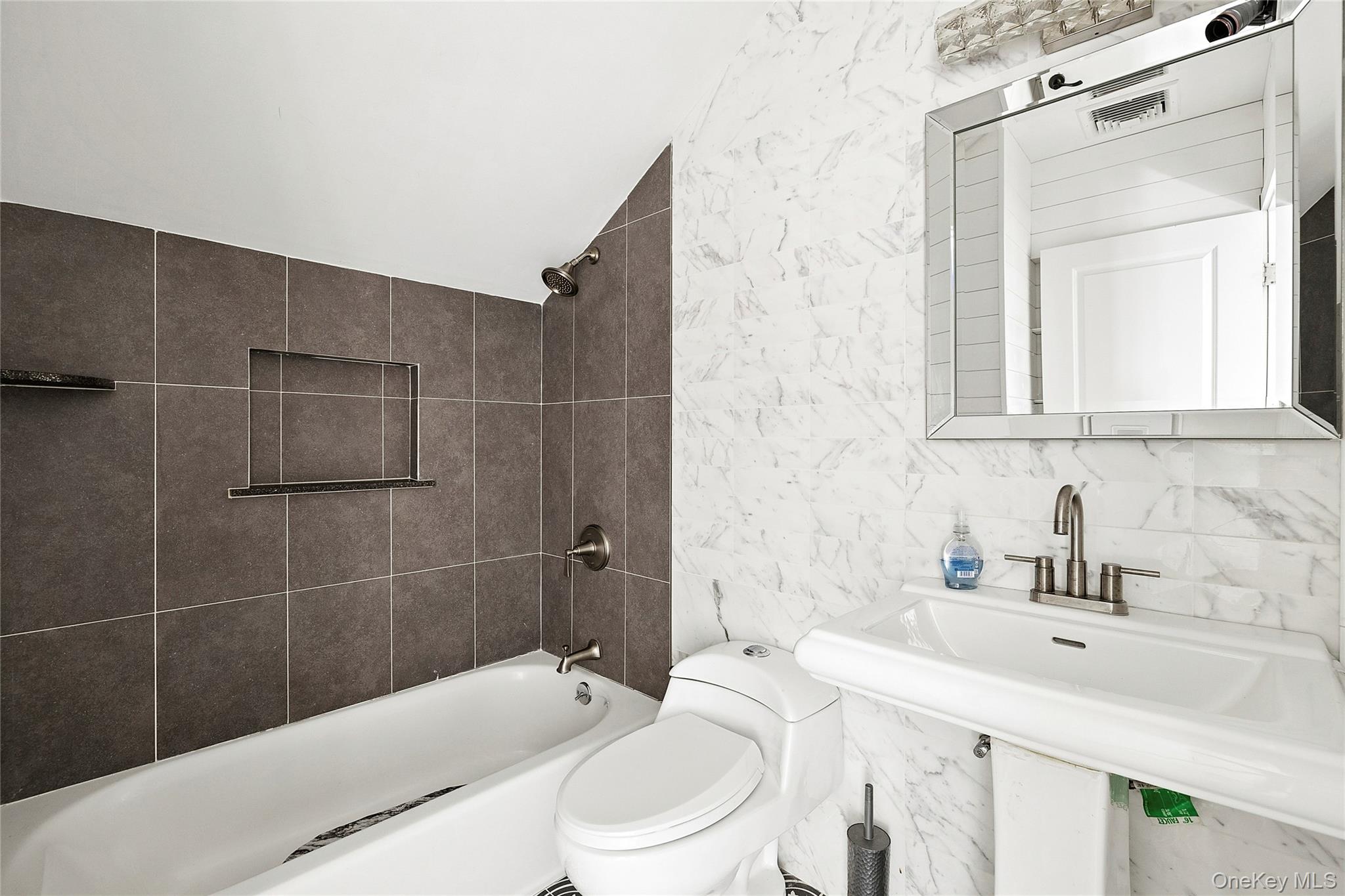 14 Suydam Drive, Melville, NY 11747