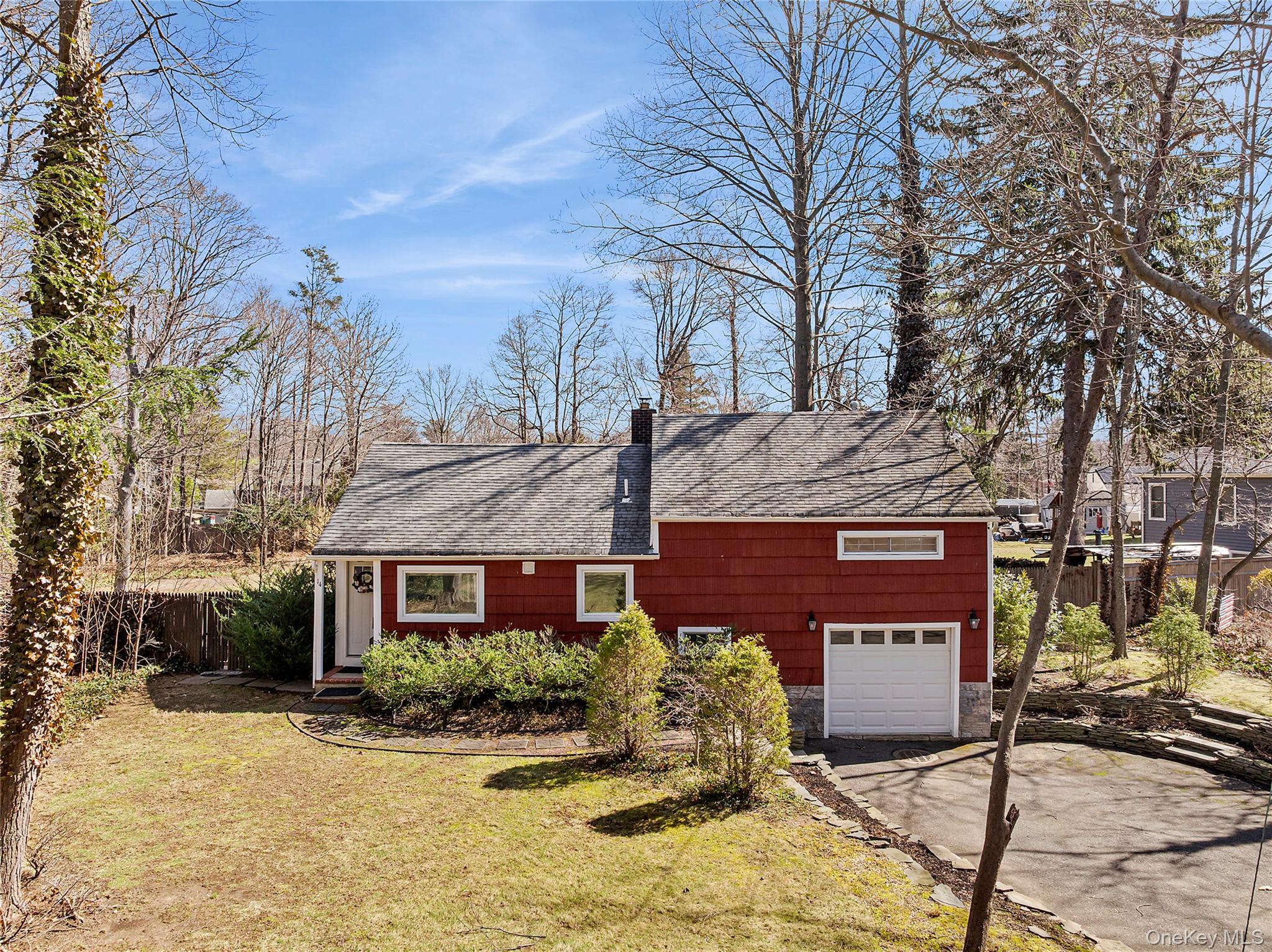 14 Suydam Drive, Melville, NY 11747