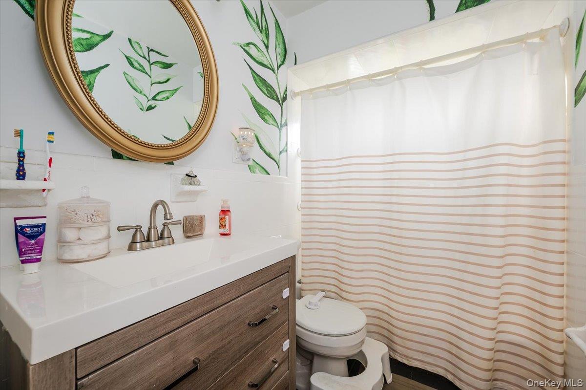 18 Cambridge Drive, Babylon, NY 11702