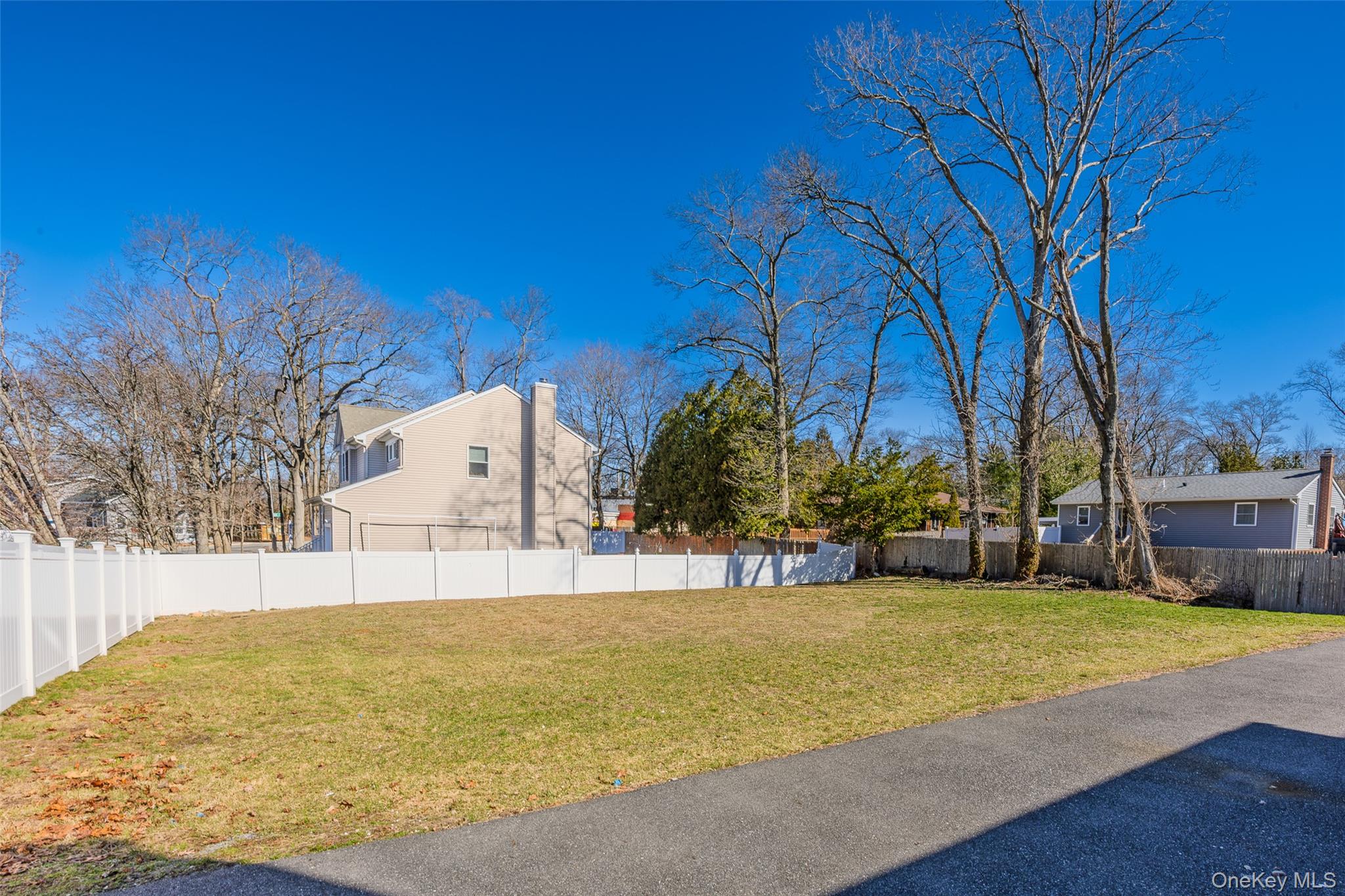 19 Milburn Road, Sound Beach, NY 11789