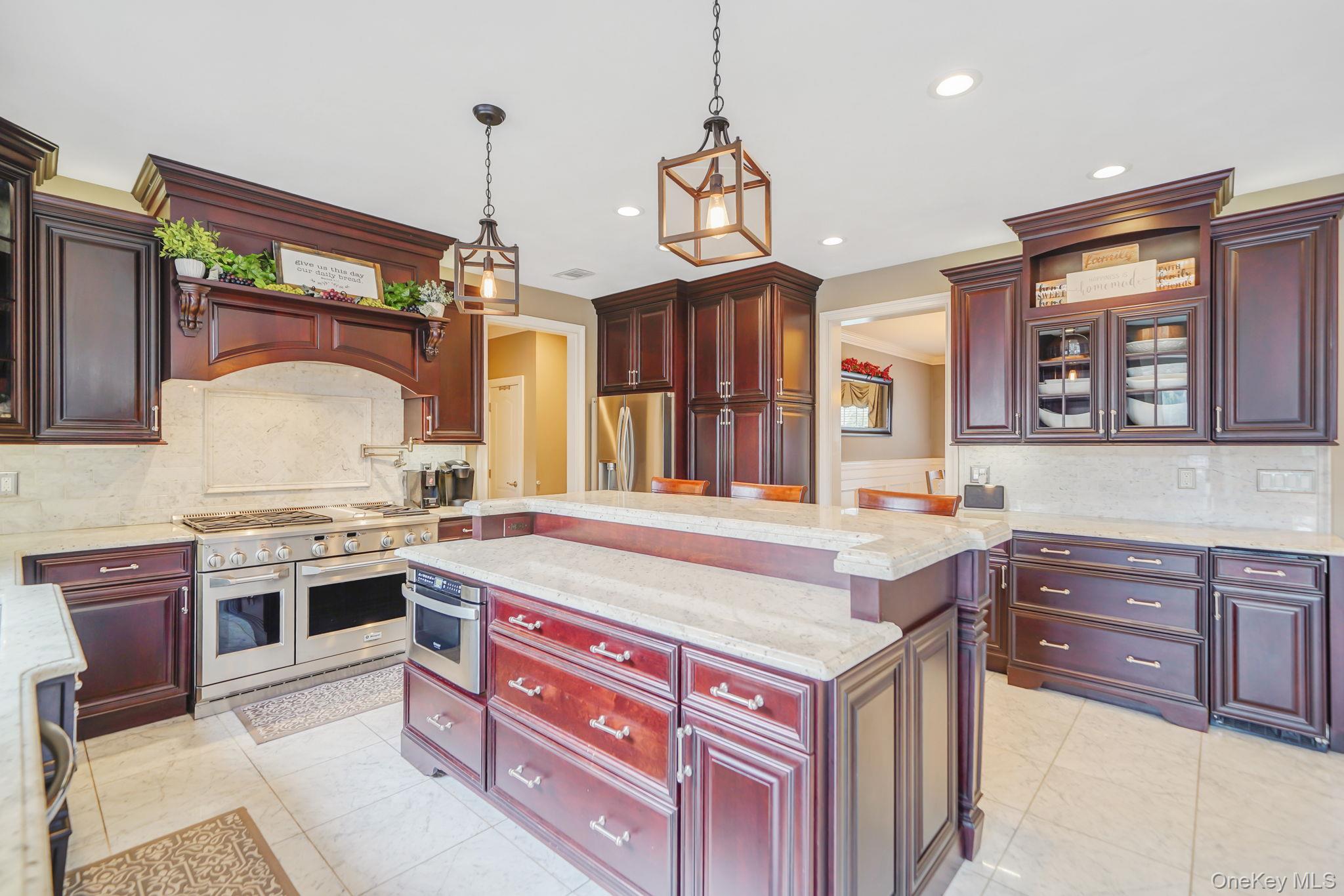 8 Kimberly Court, Manorville, NY 11949