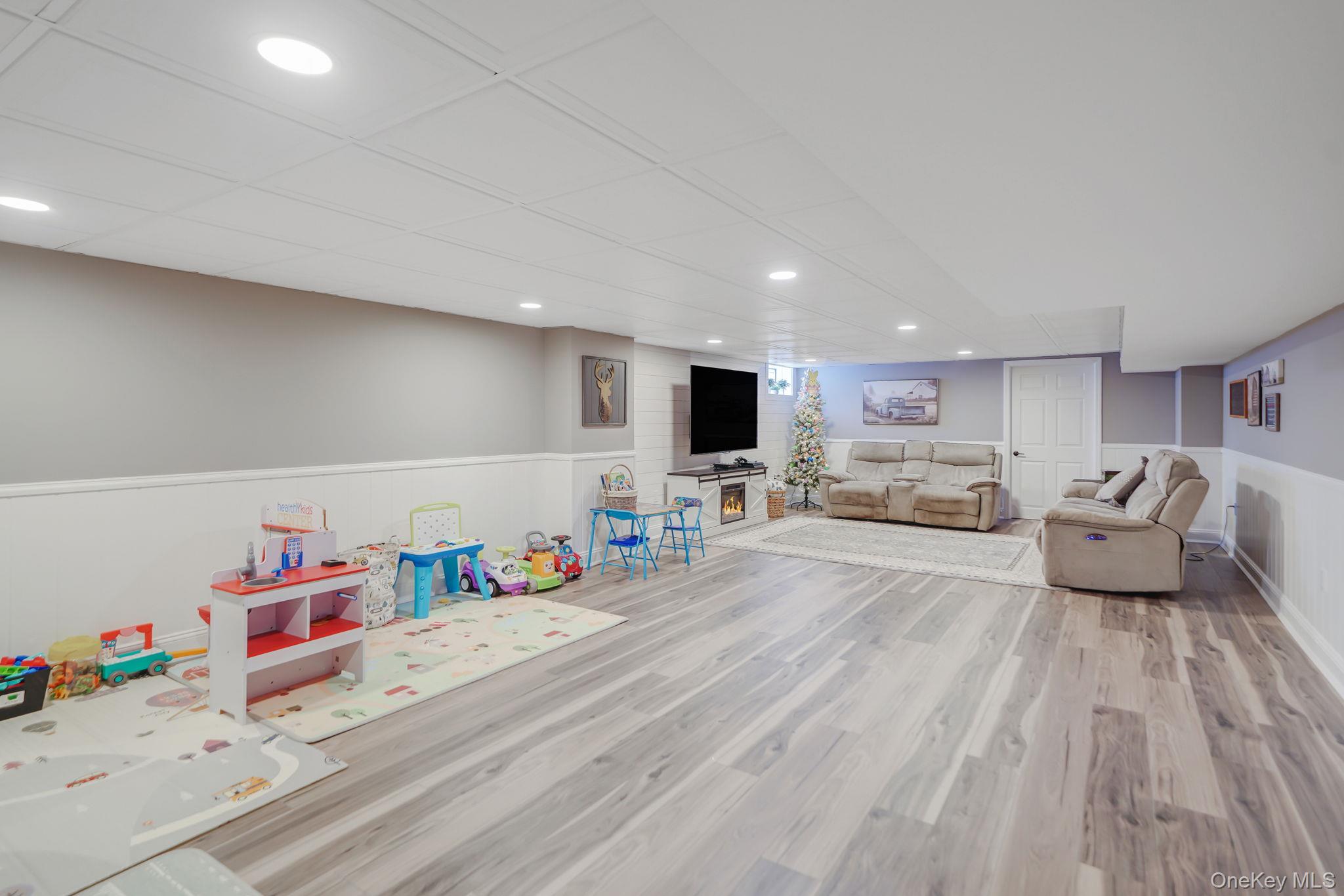 8 Kimberly Court, Manorville, NY 11949