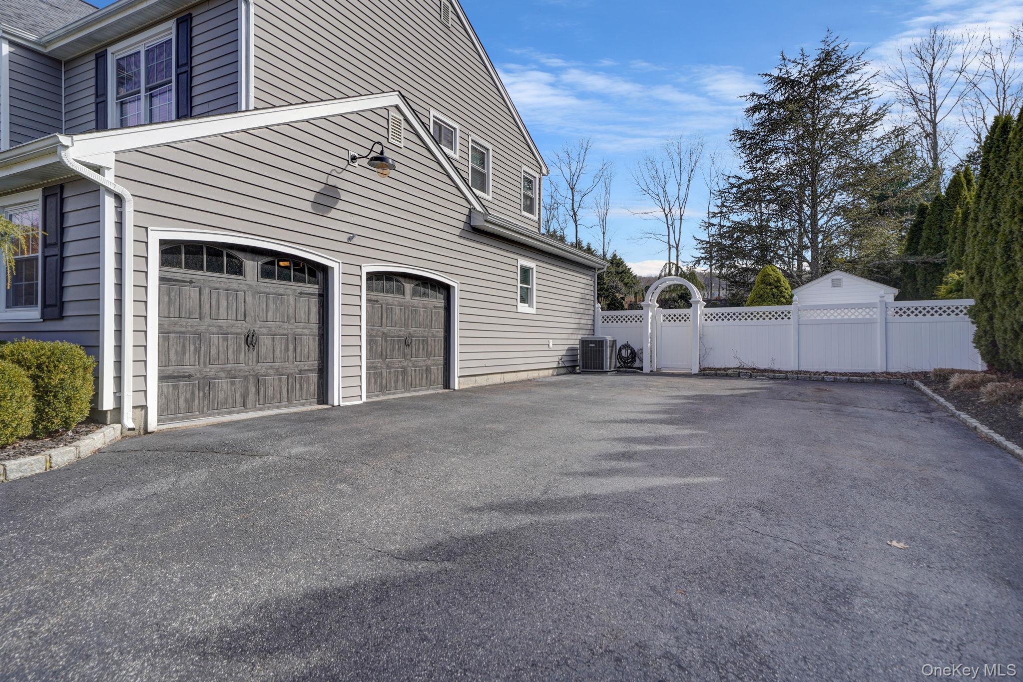 8 Kimberly Court, Manorville, NY 11949