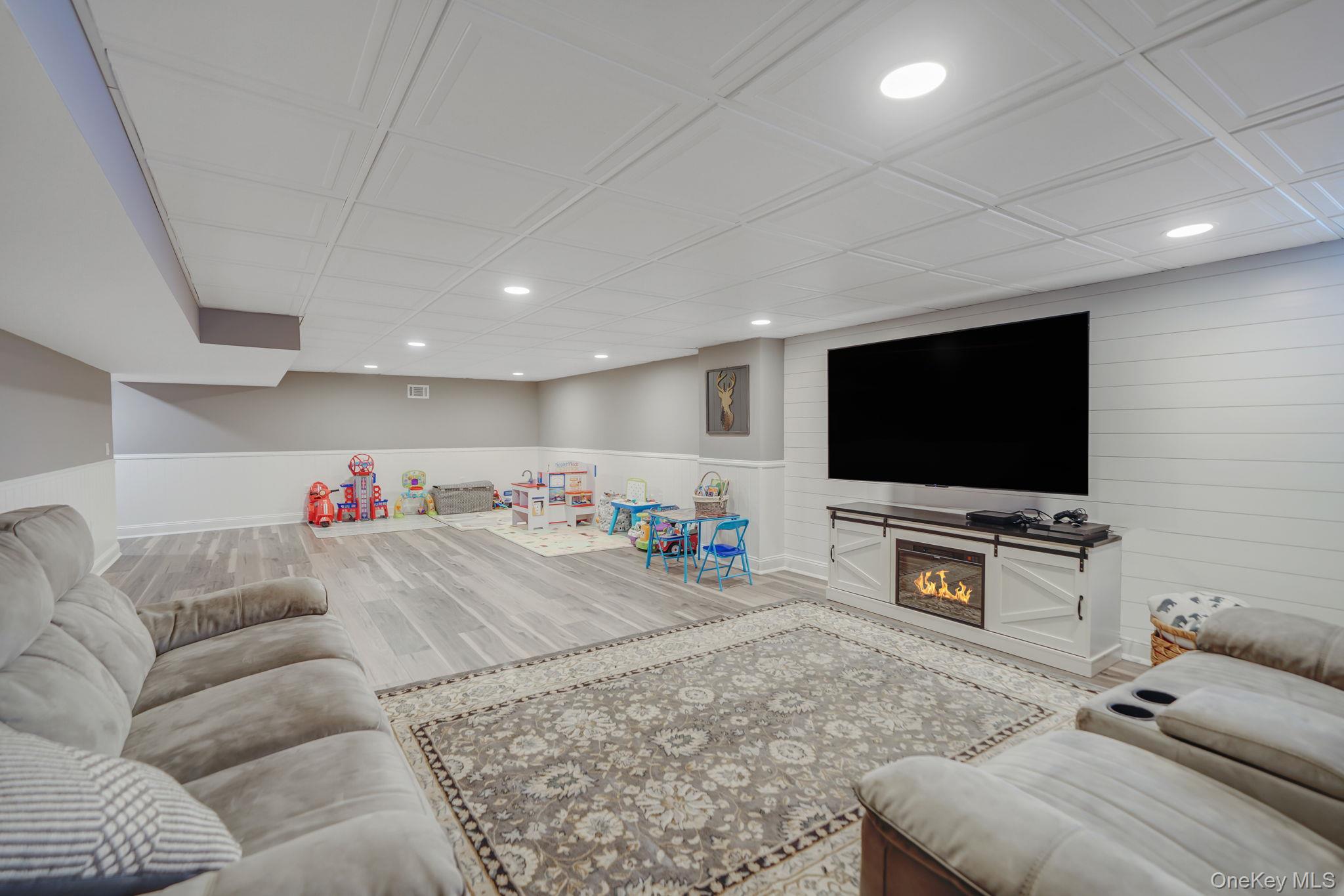 8 Kimberly Court, Manorville, NY 11949