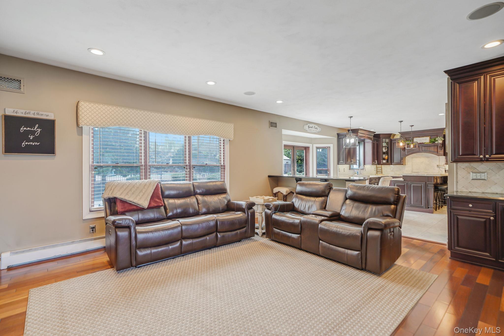 8 Kimberly Court, Manorville, NY 11949