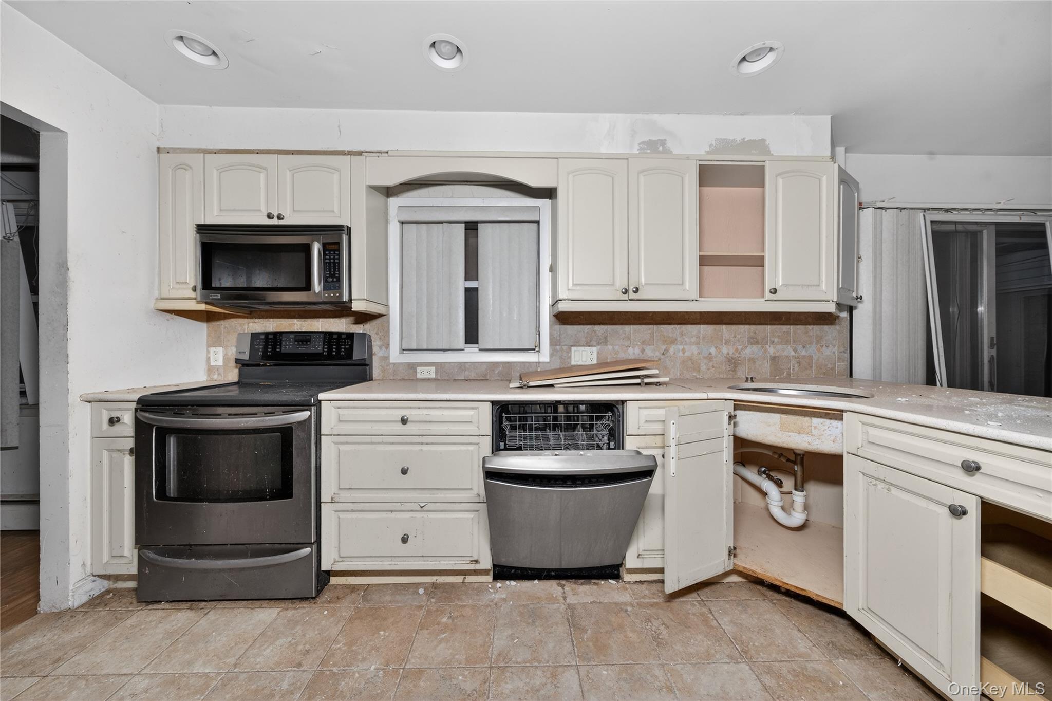 19 Angevine Avenue, Hempstead, NY 11550