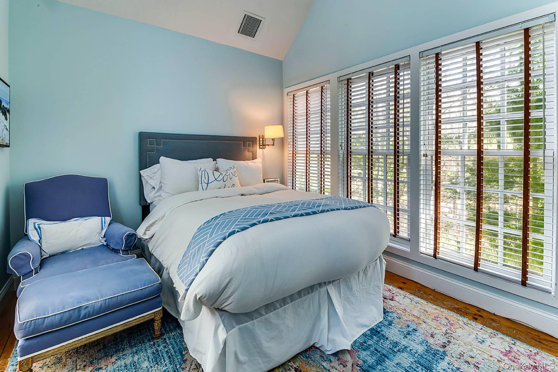 8 White Pine Road, East Hampton, NY 11937