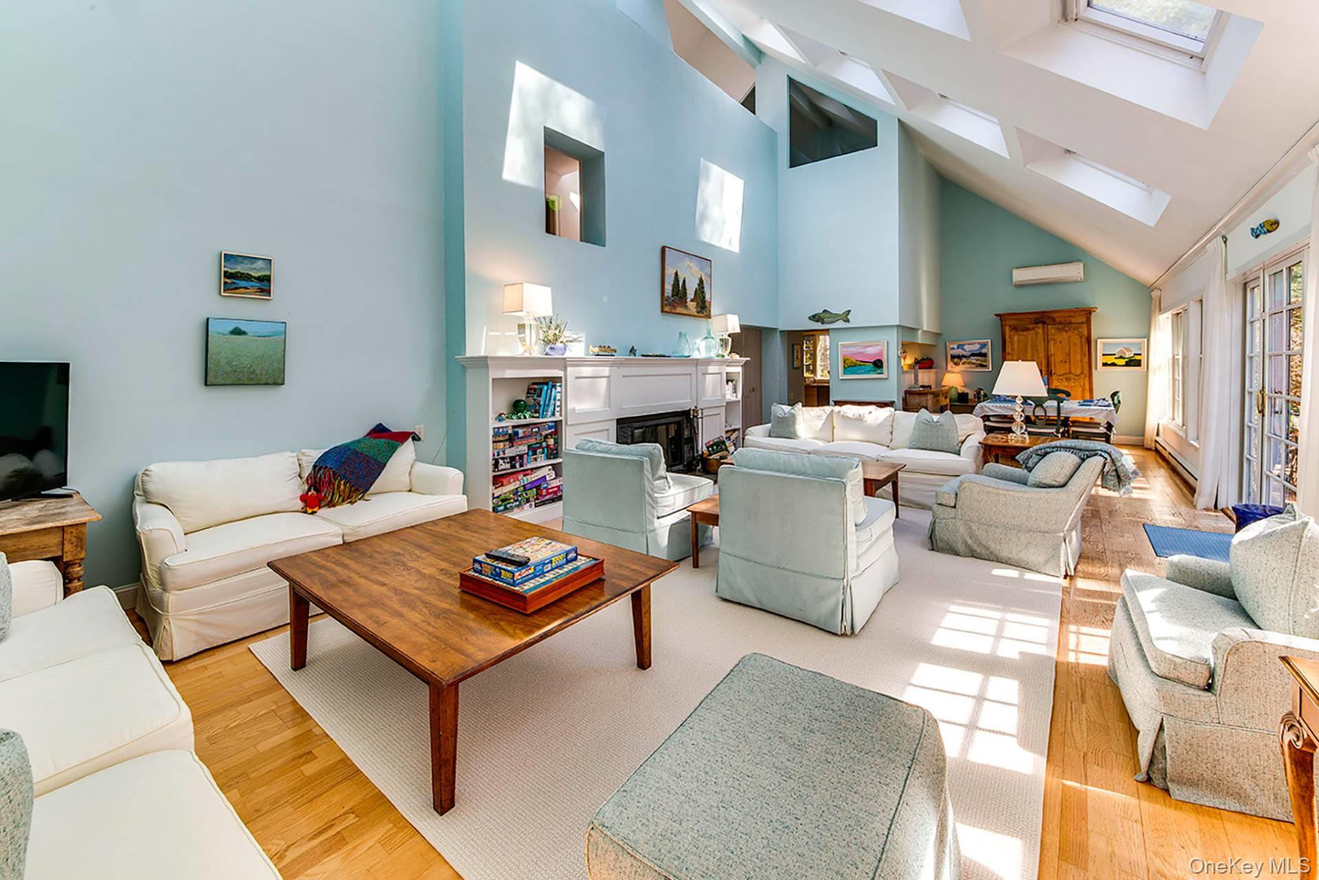 8 White Pine Road, East Hampton, NY 11937