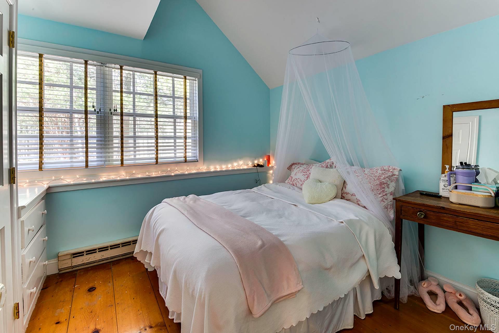 8 White Pine Road, East Hampton, NY 11937