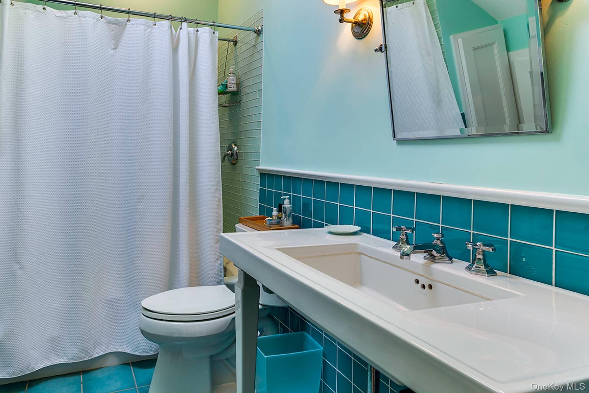 8 White Pine Road, East Hampton, NY 11937