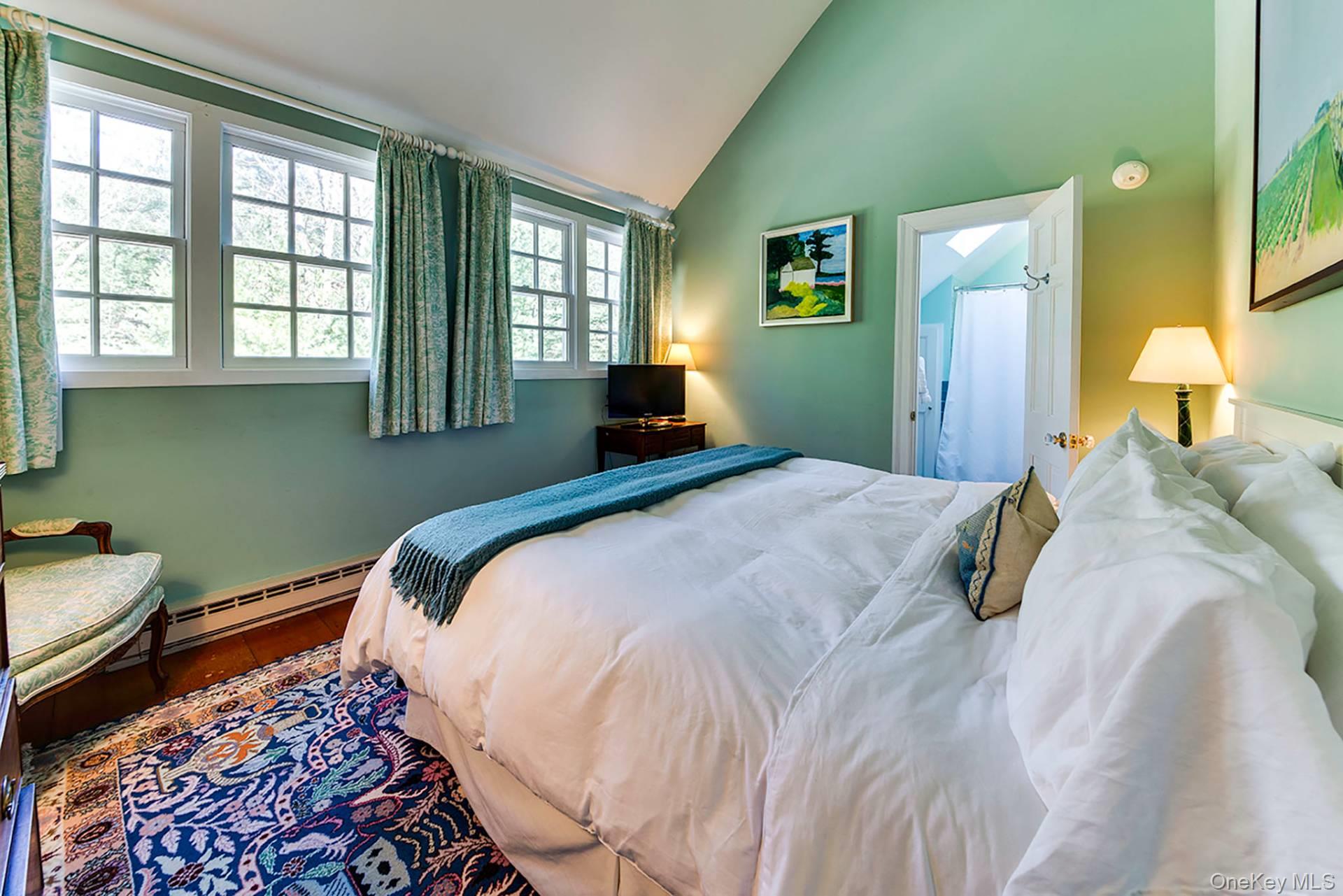 8 White Pine Road, East Hampton, NY 11937