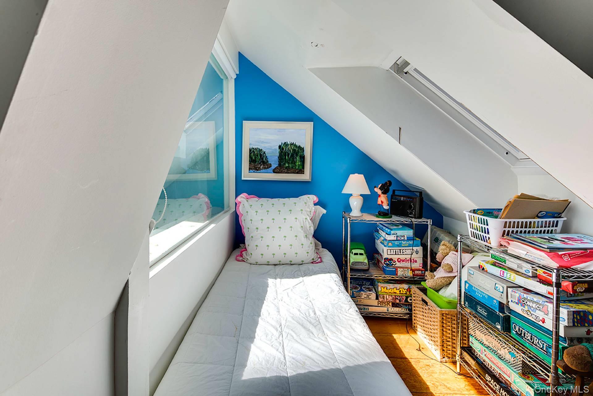 8 White Pine Road, East Hampton, NY 11937