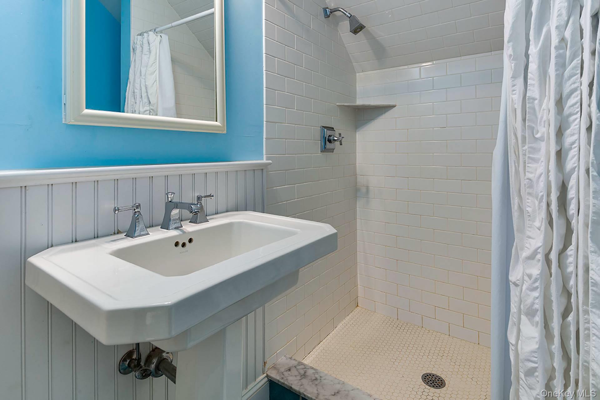 8 White Pine Road, East Hampton, NY 11937