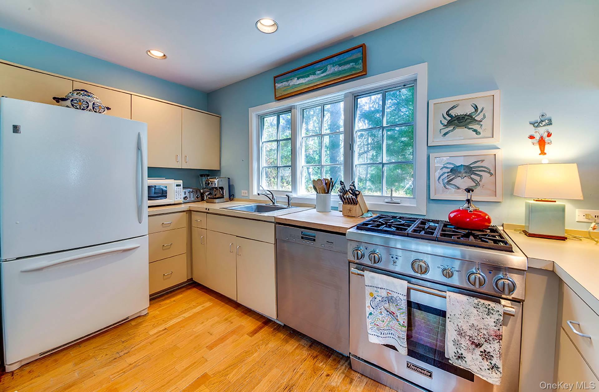 8 White Pine Road, East Hampton, NY 11937