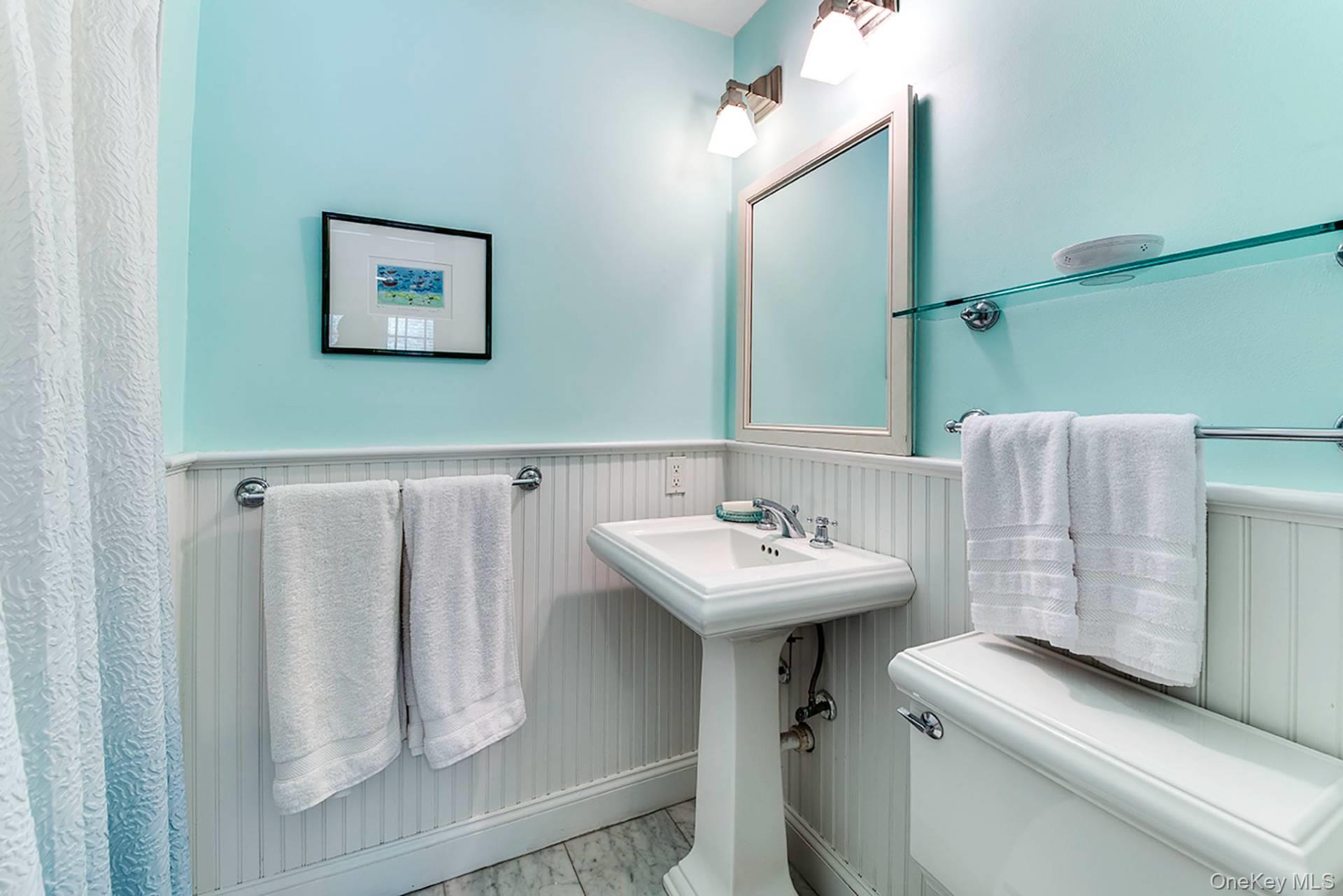 8 White Pine Road, East Hampton, NY 11937