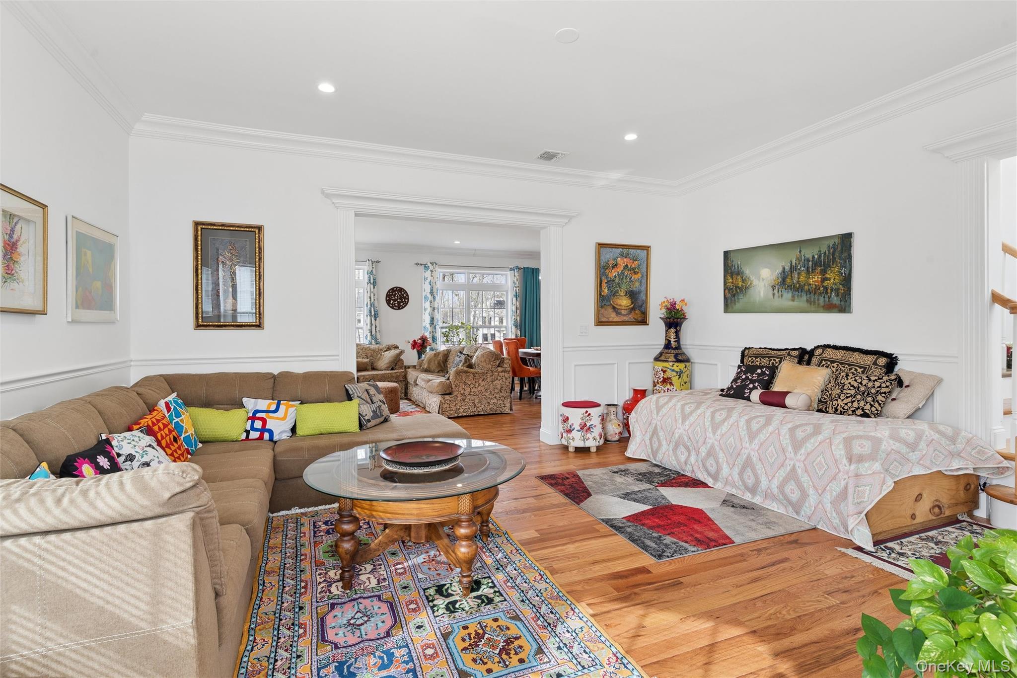 16 Gateway Court, Hampton Bays, NY 11946