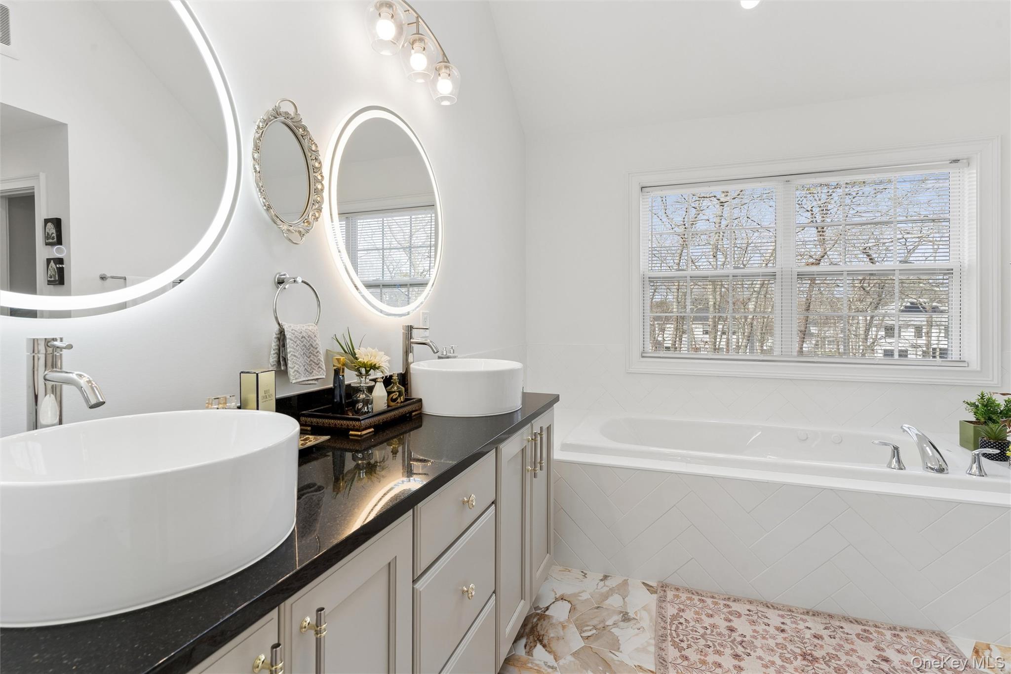 16 Gateway Court, Hampton Bays, NY 11946