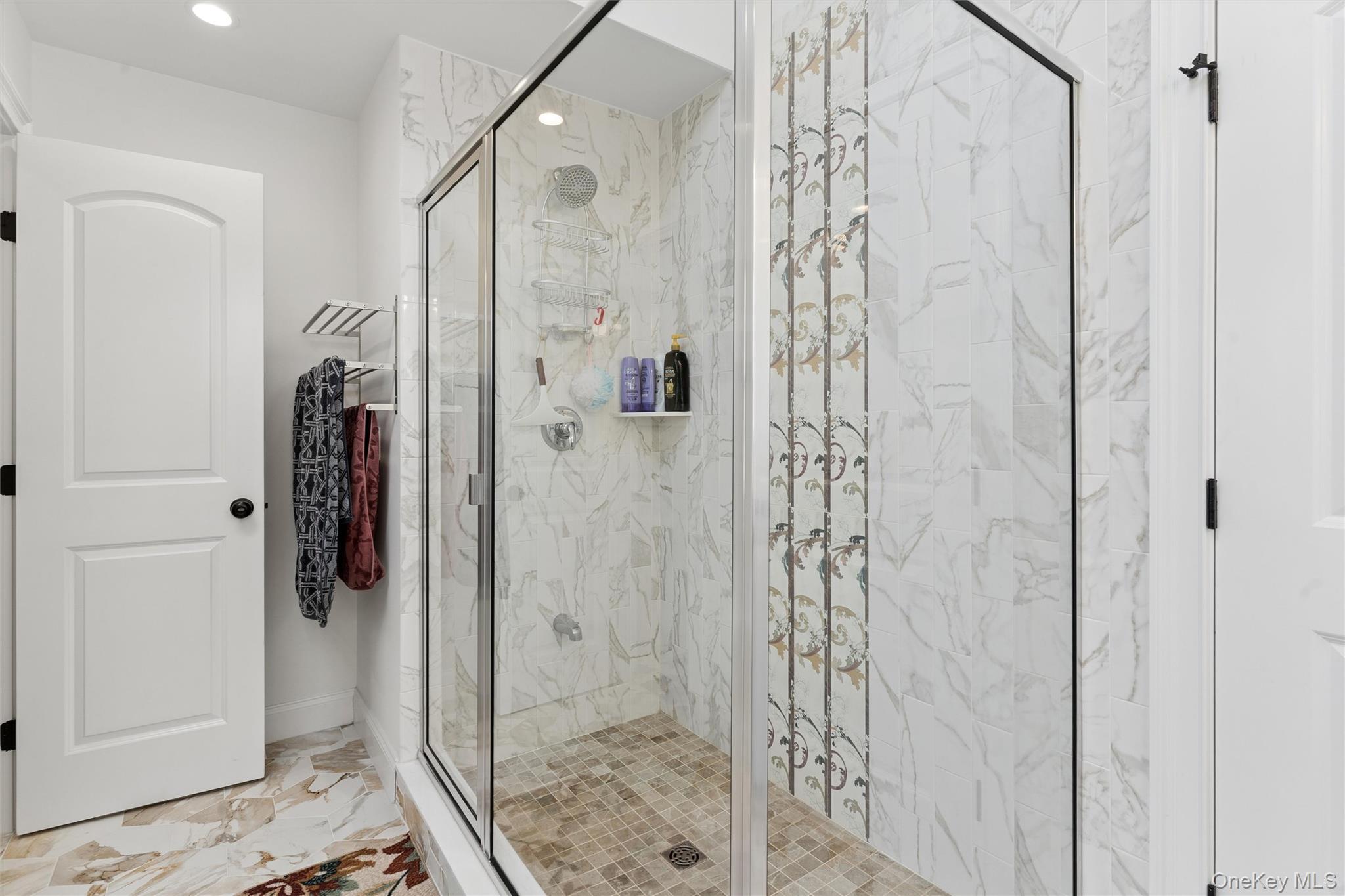 16 Gateway Court, Hampton Bays, NY 11946