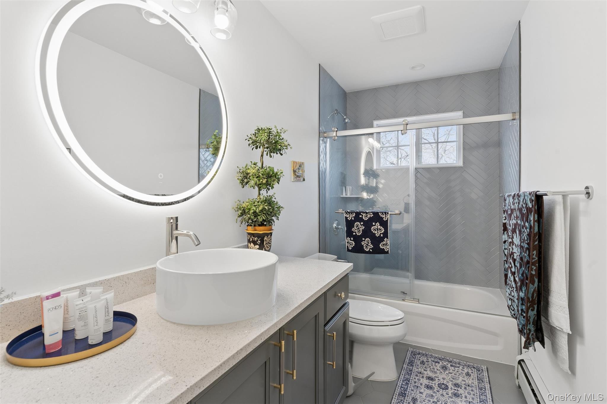 16 Gateway Court, Hampton Bays, NY 11946