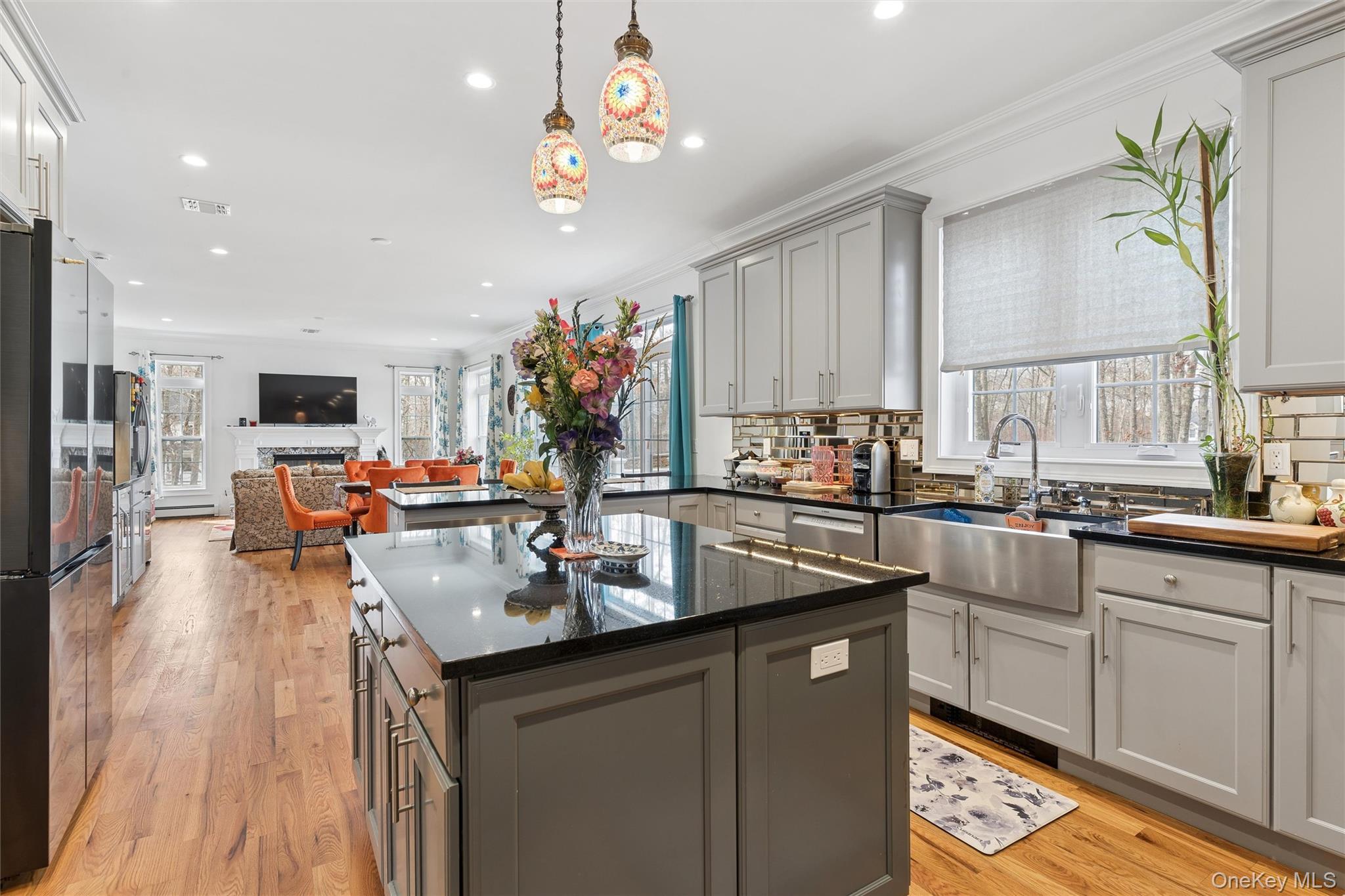 16 Gateway Court, Hampton Bays, NY 11946