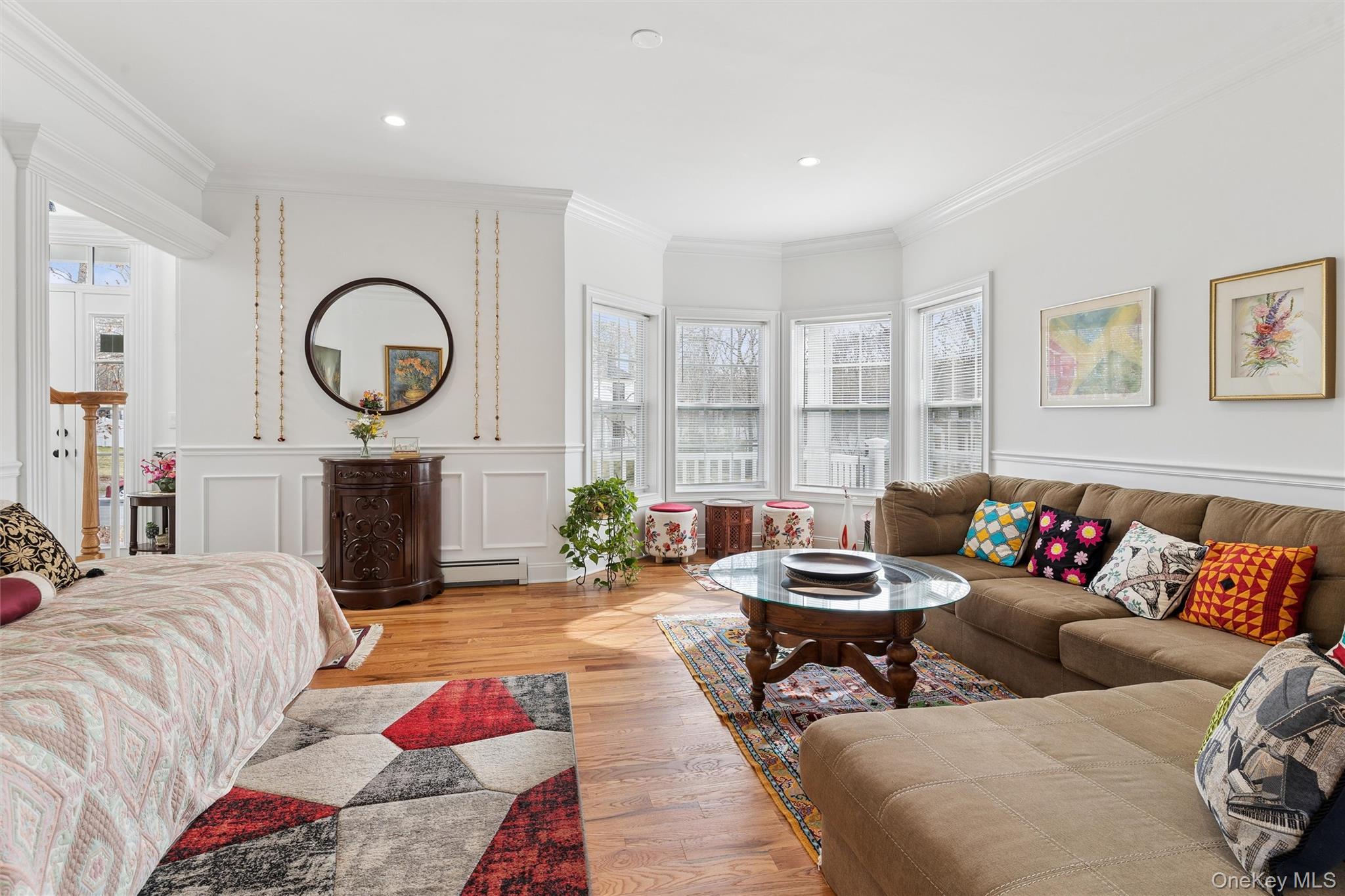 16 Gateway Court, Hampton Bays, NY 11946